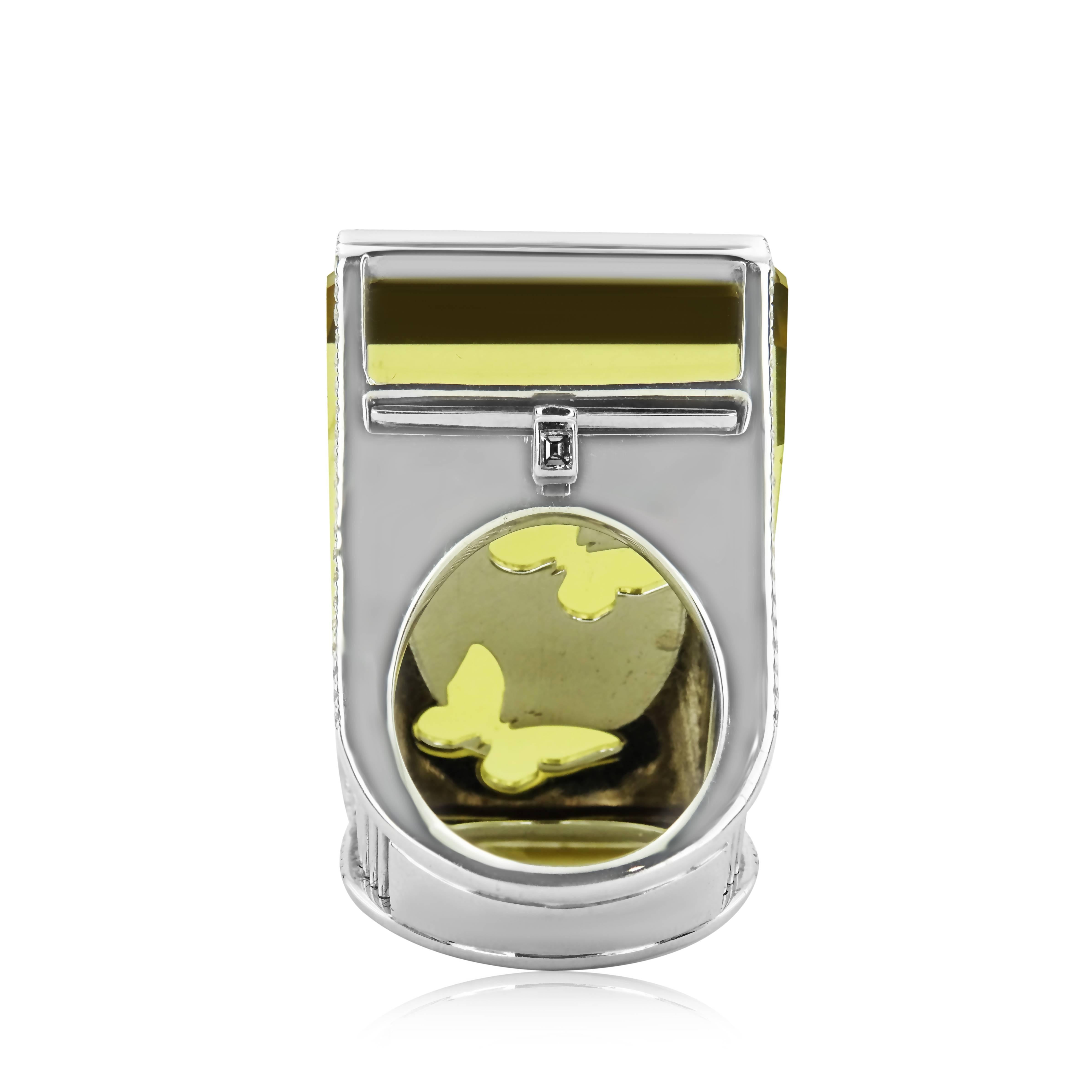 WHITE GOLD LEMON QUARTZ RING - 63.26 CT

Set in 18K White gold


Total lemon quartz weight: 62.12 ct


Total diamond weight: 1.14 ct
Color: F
Clarity: VS
Total ring weight: 53.42 grams
