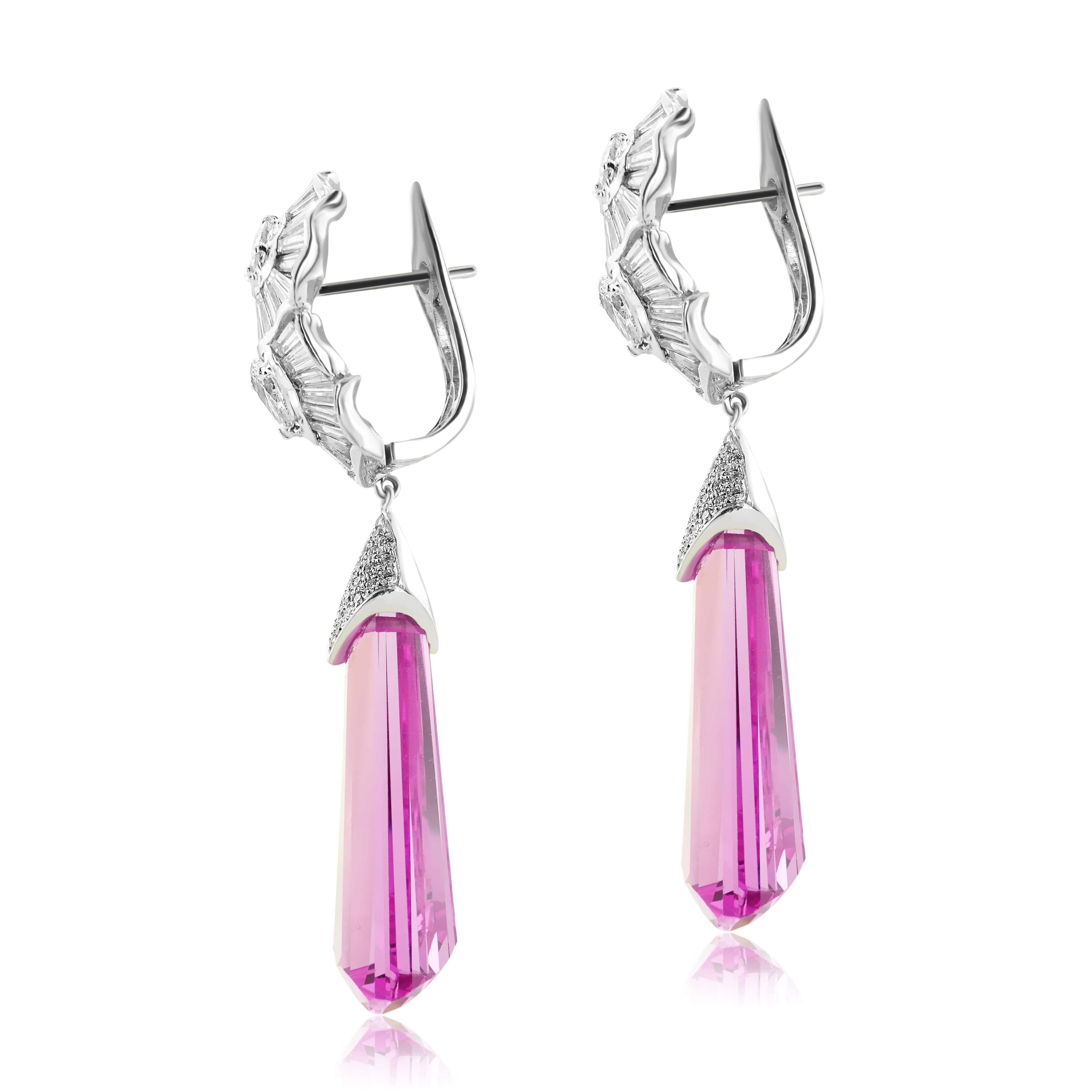 WHITE GOLD PINK TOPAZ EARRINGS - 40.51 CT

Set in 18Kt White gold


Total pink topaz weight: 33.18 ct
[ 2 stones ]

Total tapered baguette diamond weight: 6.12 ct
Color: D
Clarity: VVS

Total pear cut diamond weight: 0.92 ct
Color: F
Clarity: