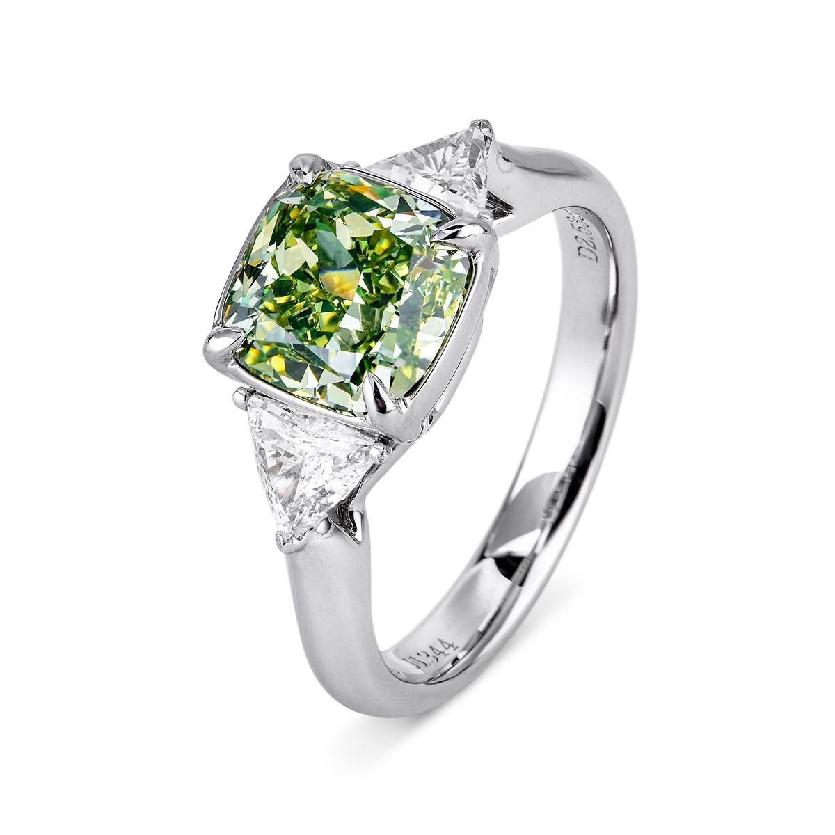 WHITE GOLD FANCY GREEN CUSHION CUT DIAMOND RING - 2.97 CT


Set in 18K White Gold



Total green diamond weight: 2.53 ct
[ 1 diamond ] 
Color: Fancy greenish yellow
Clarity: VVS2

Total white diamond weight: 0.44 ct
[ 2 diamonds ] 
Color: F