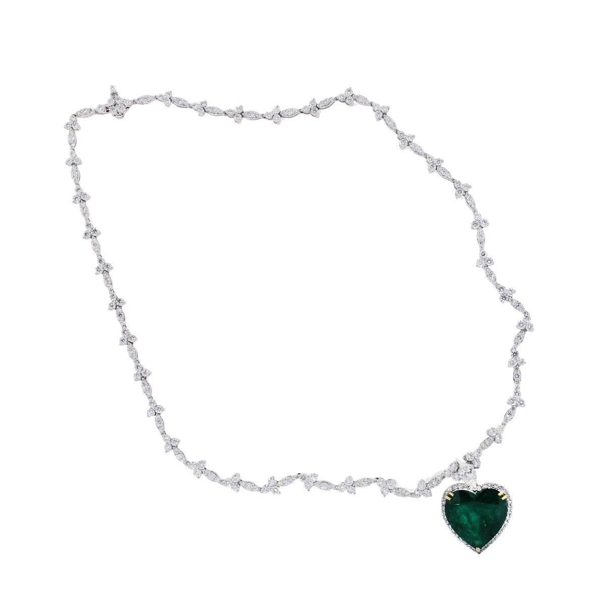 Heart Shape Emerald Diamond Necklace In New Condition In Boca Raton, FL