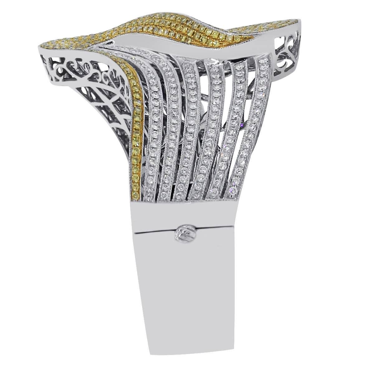 Material: 18k two tone gold
Diamond Details: Approximately 4.43ctw yellow round brilliant diamonds and approximately 4.25ctw white round brilliant diamonds. Diamonds are G/H in color and VS in clarity.
Clasp: Tongue in box clasp
Measurements: 7″ x