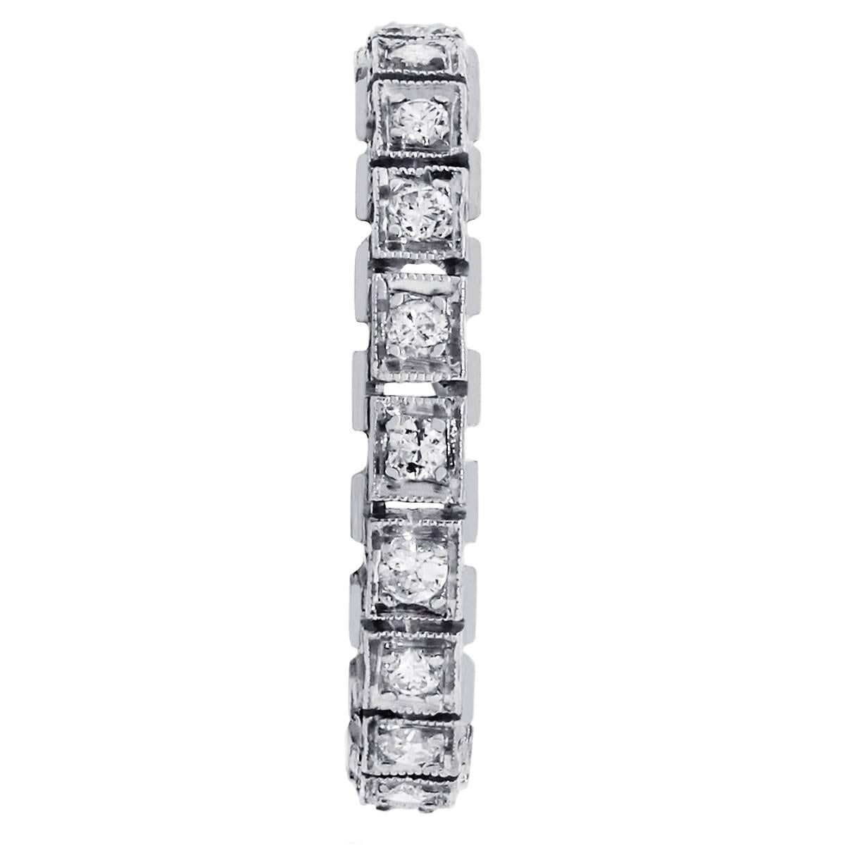 Matériau : Platine
Détails des diamants : Environ 0,45ctw de diamants ronds et brillants. Les diamants sont de couleur H/I et de pureté SI
Taille de lla bague : 6
Mesures de l'anneau : 0.90″ x 0.20″ x 0.90″
Poids total : 3.5g (2.3dwt)
SKU : G7013