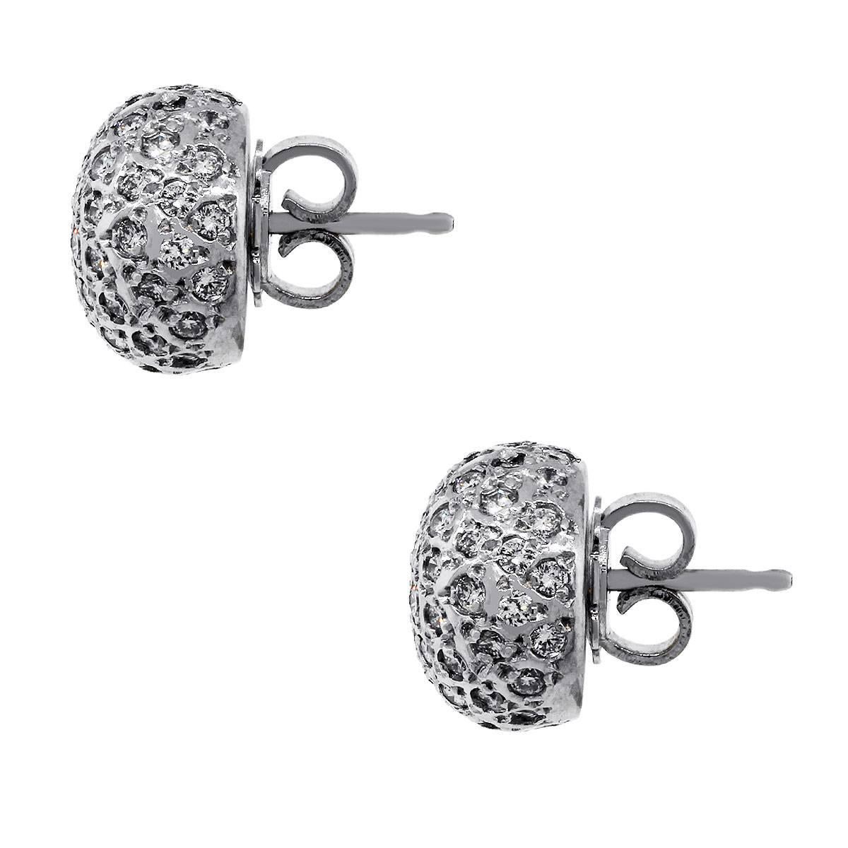 Material: 18k white gold
Diamond Details: Approximately 2ctw of round brilliant diamonds. Diamonds are G/H in color and SI in clarity
Measurements: 0.74″ x 0.47″ x 0.47″
Earring Backs: Post friction
Total Weight: 8.7g (5.6dwt)
SKU: A30310491