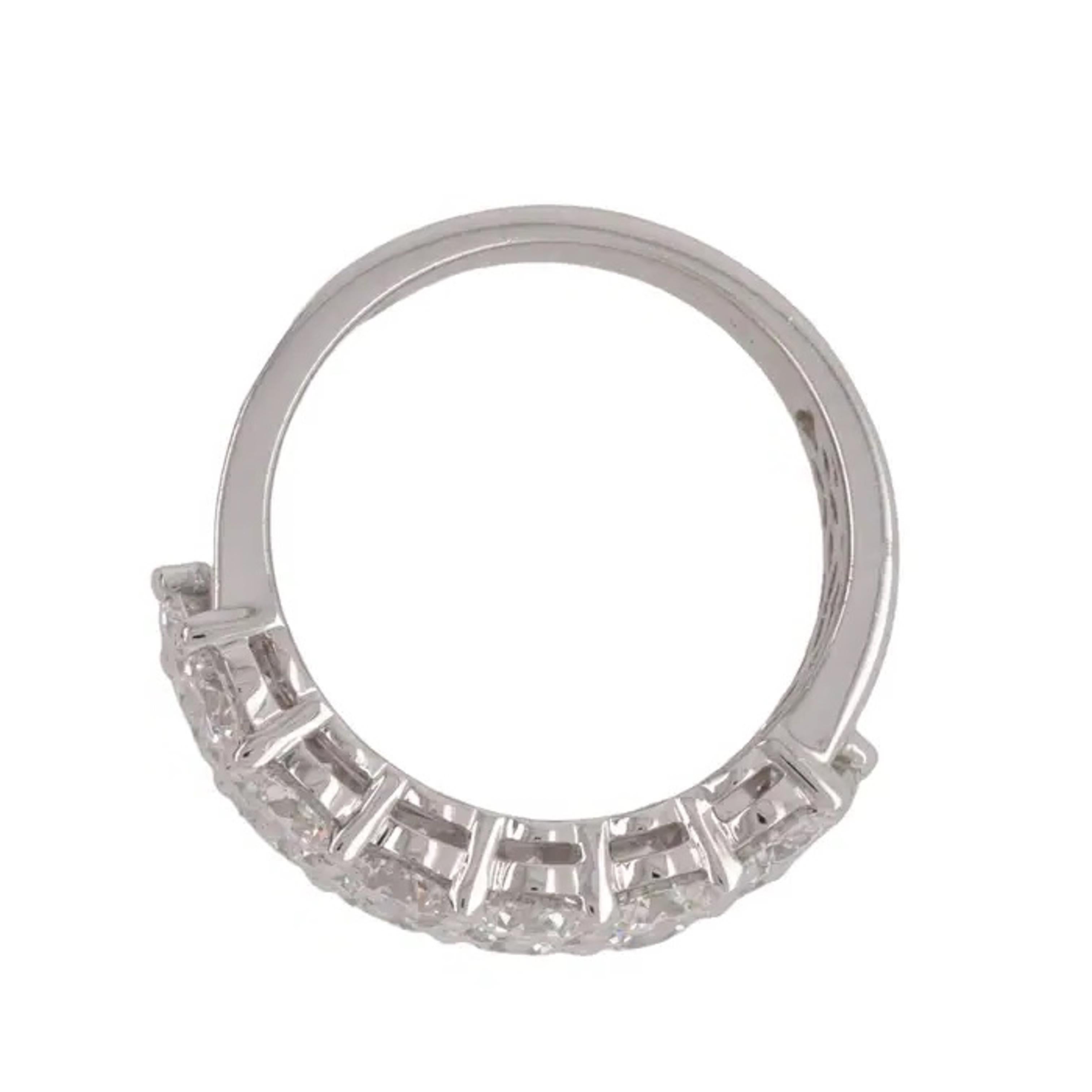 Bague en or blanc avec diamants ronds brillants naturels en vente 2