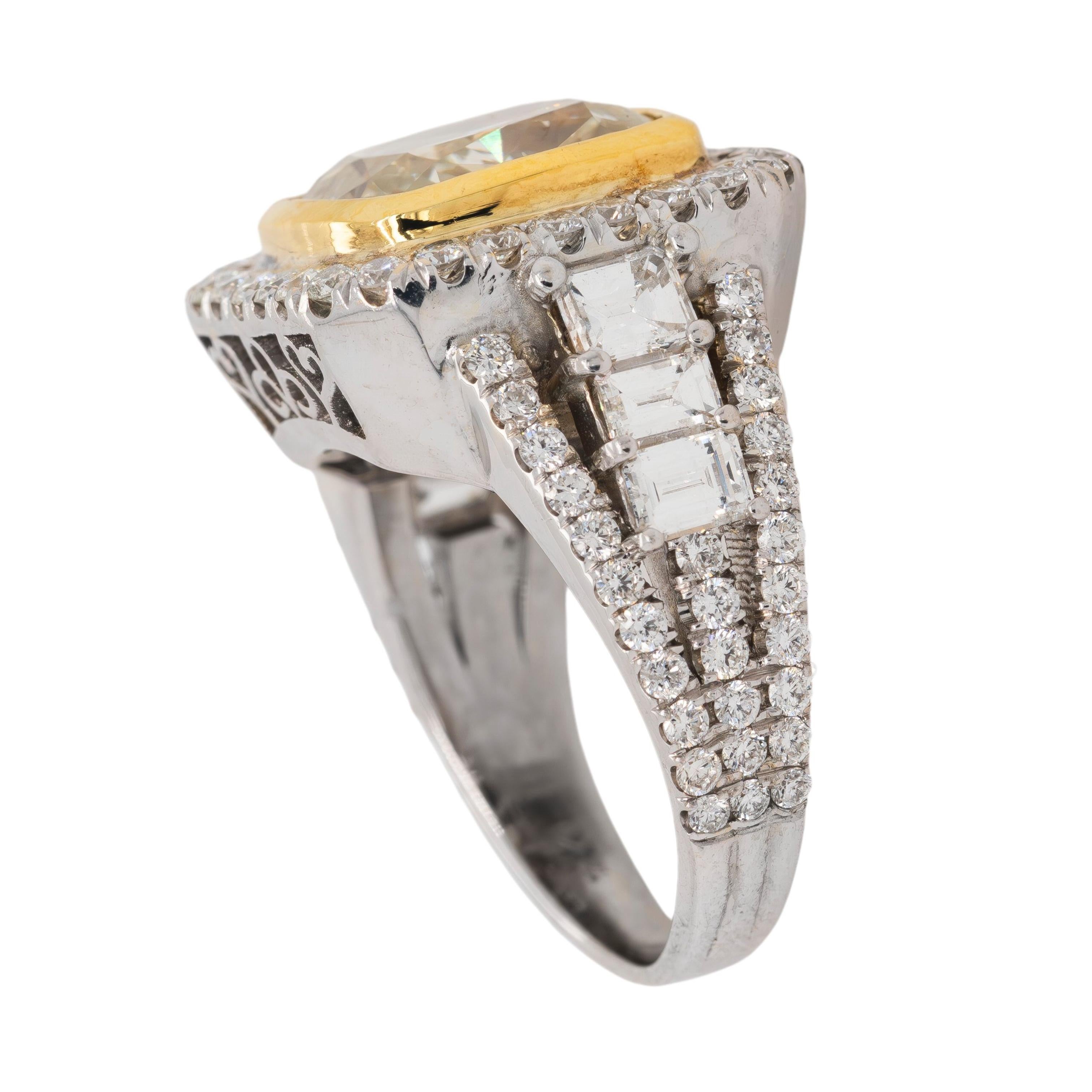 Anello con diamante giallo fantasia in oro bianco 18 carati in vendita 2