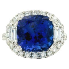Oro bianco 18 carati con tanzanite da 8,45 carati a taglio cuscino e diamanti per un totale di 1,55 carati Anello da cocktail