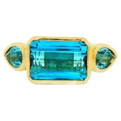 Gabriel and Co. : bague chevalière en or jaune 14 carats sertie de topazes bleues suisses d'un poids total de 5,20 carats
