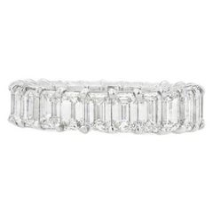 Eternity-Ring aus 18 Karat Weißgold mit natürlichen Smaragden im Smaragdschliff (insgesamt 4,76 Karat)