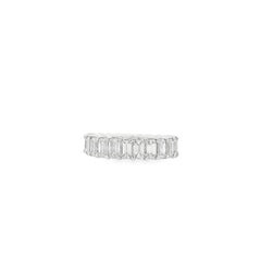 Eternity-Ring aus 18 Karat Weißgold mit natürlichen Smaragden im Smaragdschliff (insgesamt 4,76 Karat)