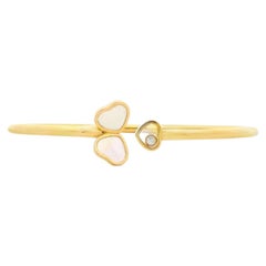 Pulsera tipo brazalete Chopard Happy Hearts de oro amarillo de 18 quilates con nácar