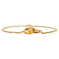 Bracelet « Love » Cartier en or jaune 18 carats, sur chaîne, avec fermoir mousqueton