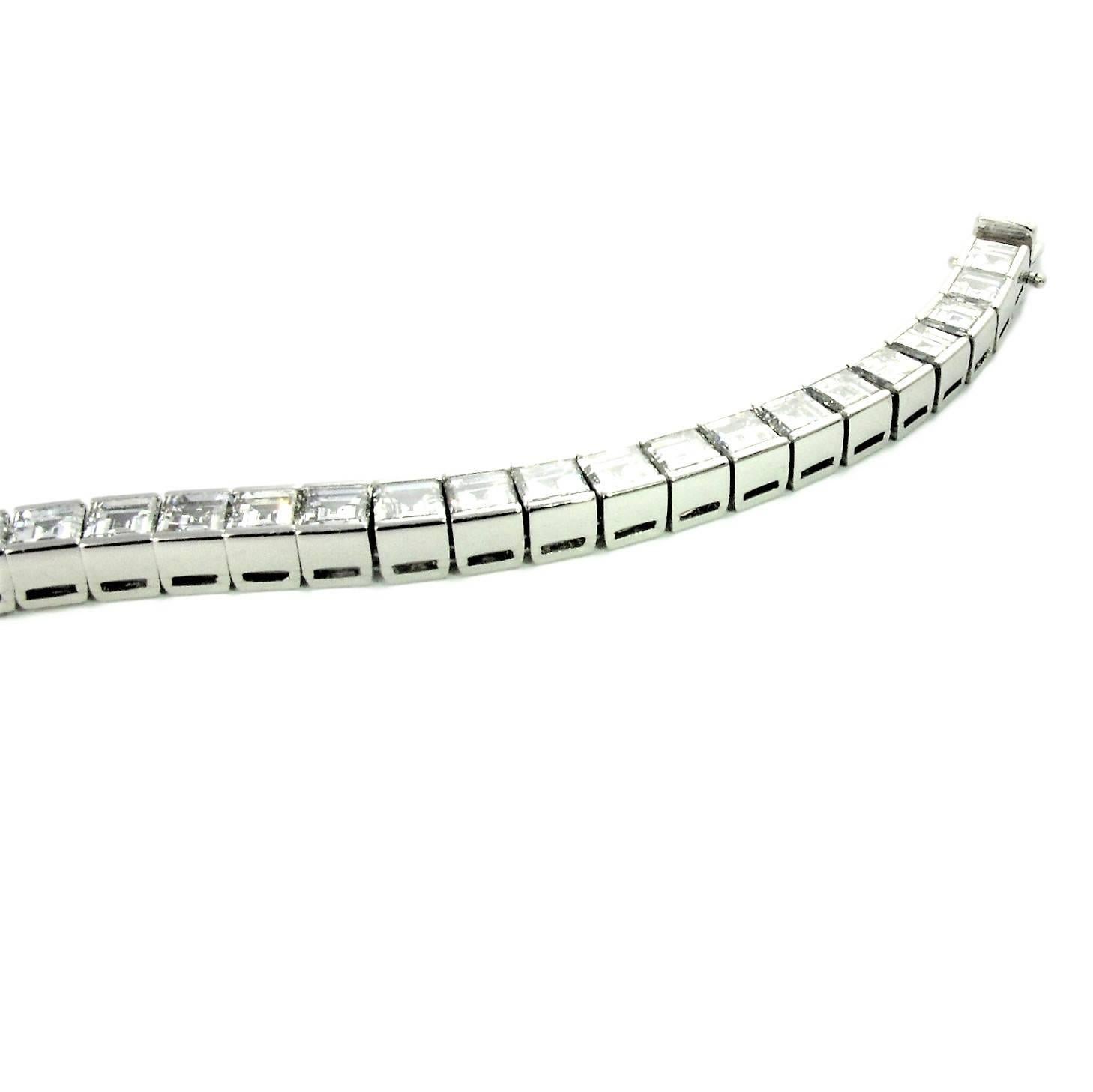 Contemporary Cartier High Jewelry Diamond 'Riviere' Platinum Tennis Line Bracelet. 