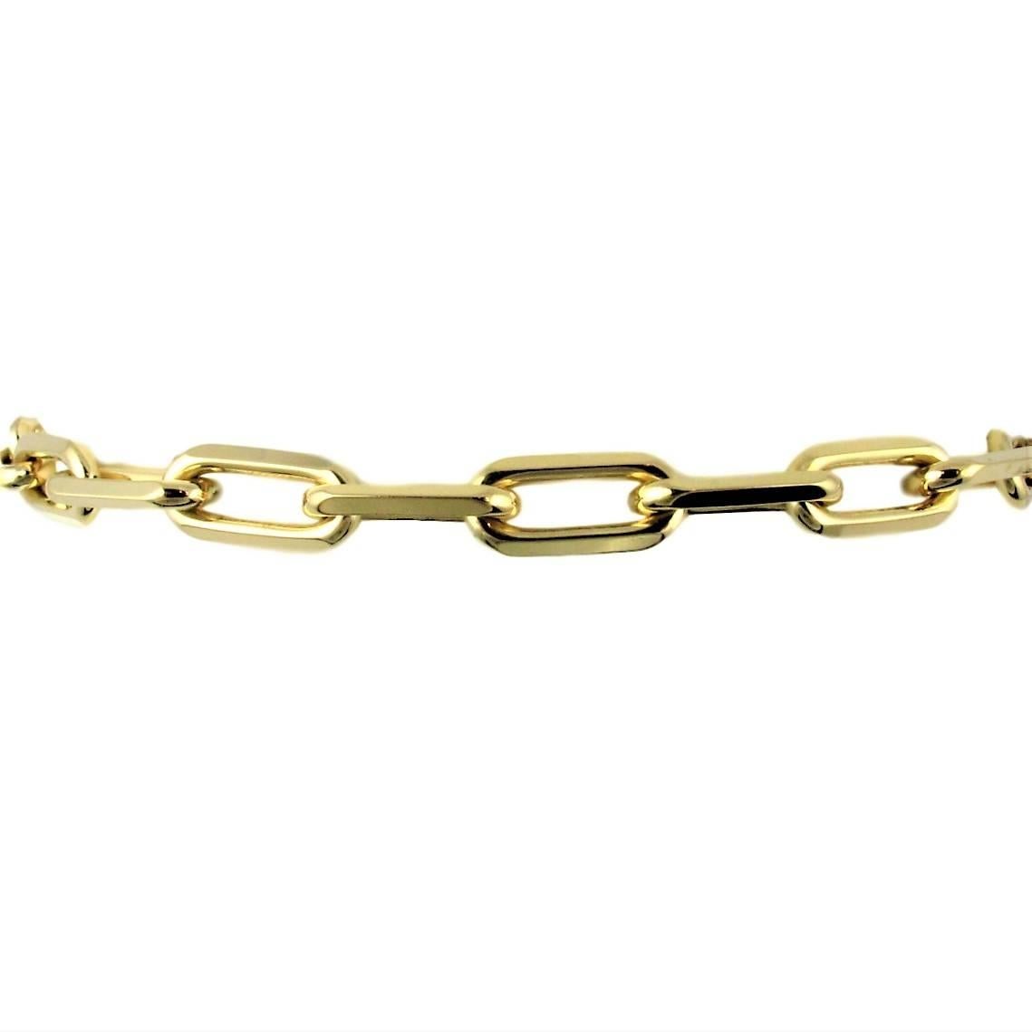 Classic oblong high polish shiny links with the sublime Cartier gold light reflections. 
Elegant. Feminine. 
18ct yellow Cartier gold links onto clasp. Signed Cartier. 
Cartier box.