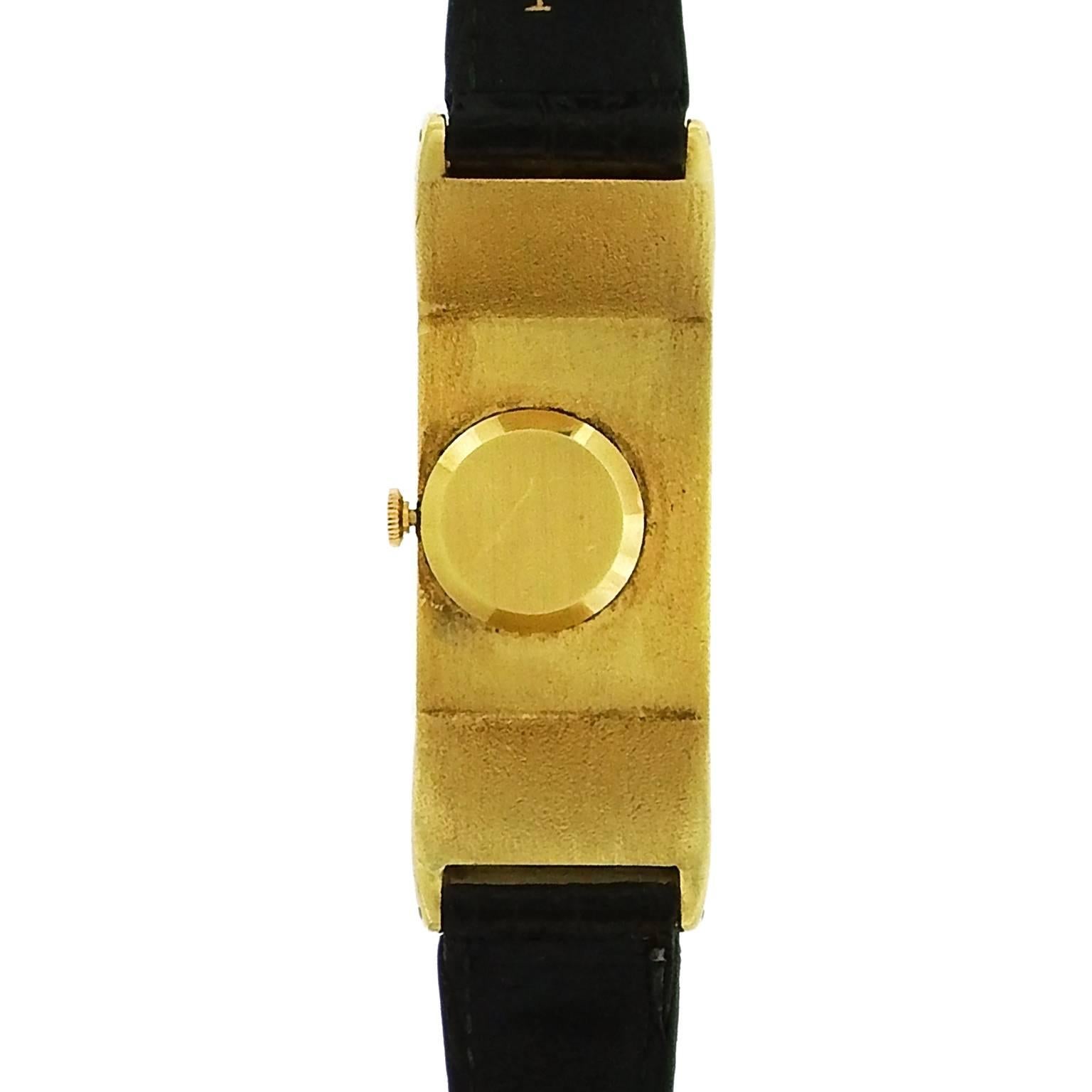 Women's Zenith Ladies Yellow Gold Coral Onyx Mosaic Manual Wind Wristwatch 1970s 