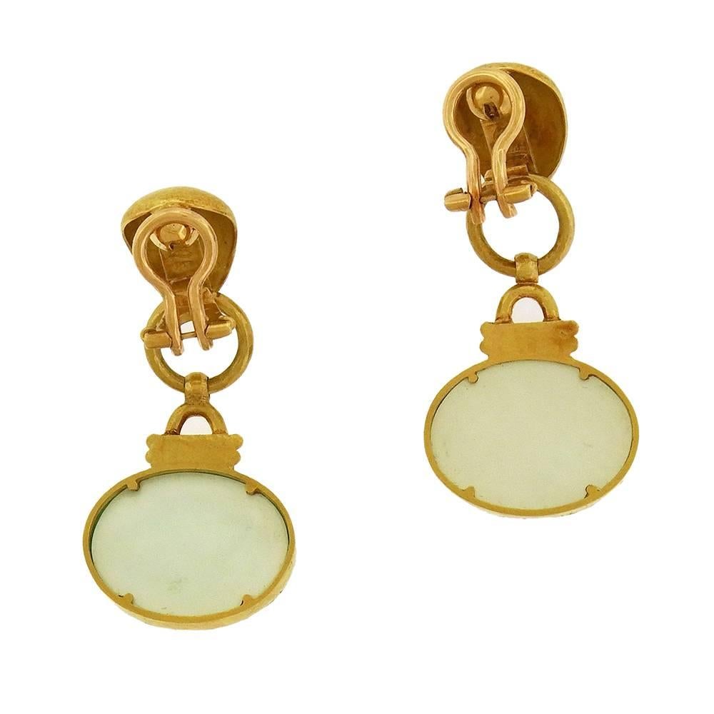 Elizabeth Locke Intaglio Clip-On Earrings In Excellent Condition In New York, NY