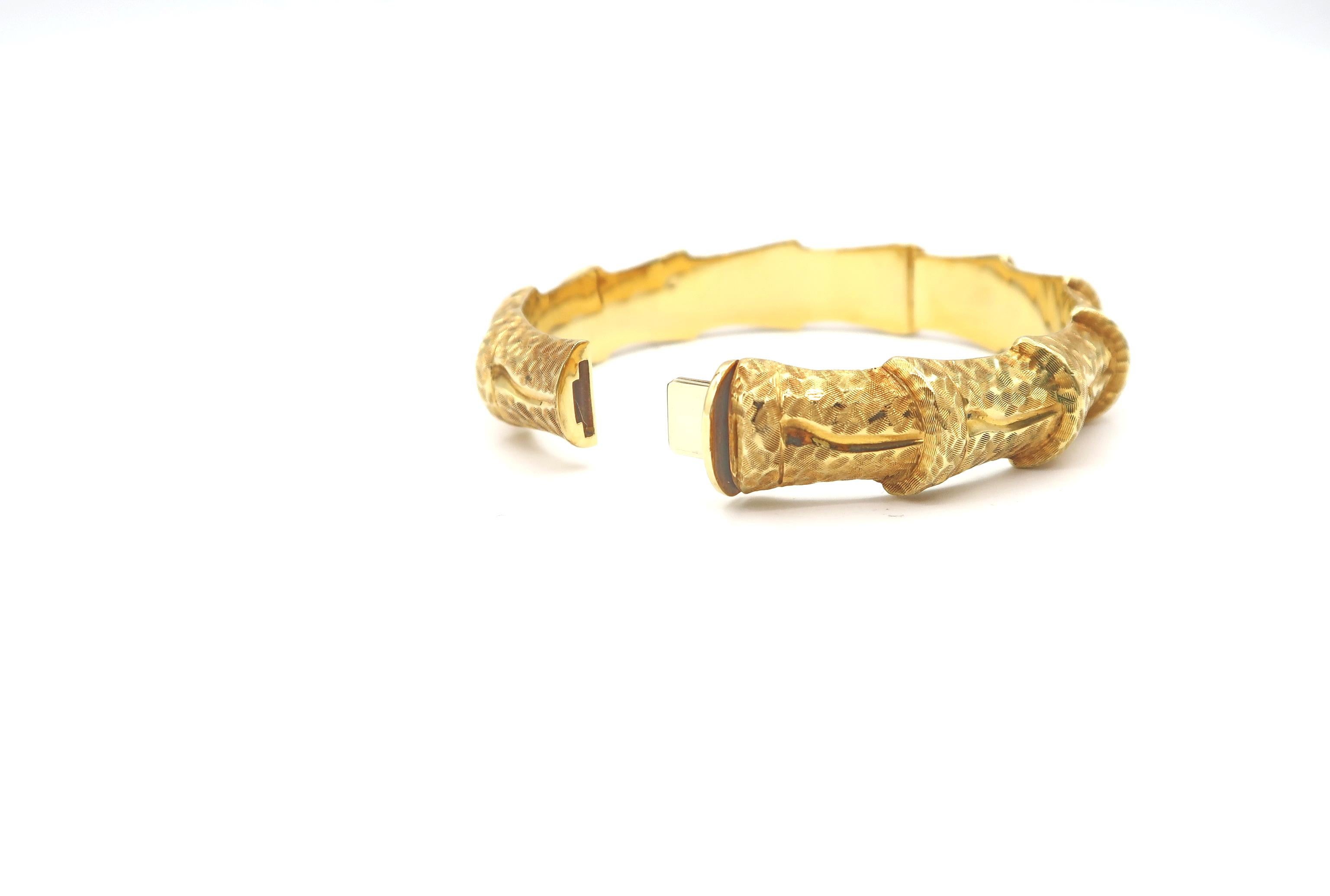 18 Karat Bamboo Carved Gold Plain Bangle For Sale 1