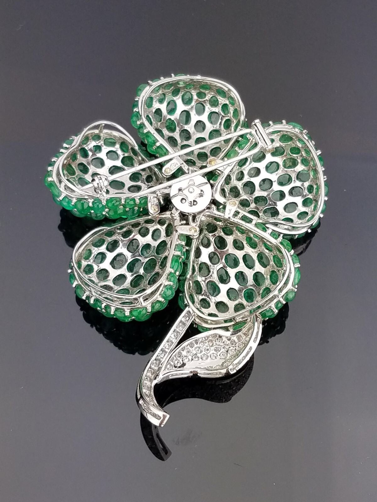 Suite suite, brooch with a rim of silk flowers 63 Suite suite, brooch with a rim of silk flowers 18