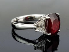 Zertifizierter 4::05 Karat No Heat Mosambik Rubin und Diamant Ring