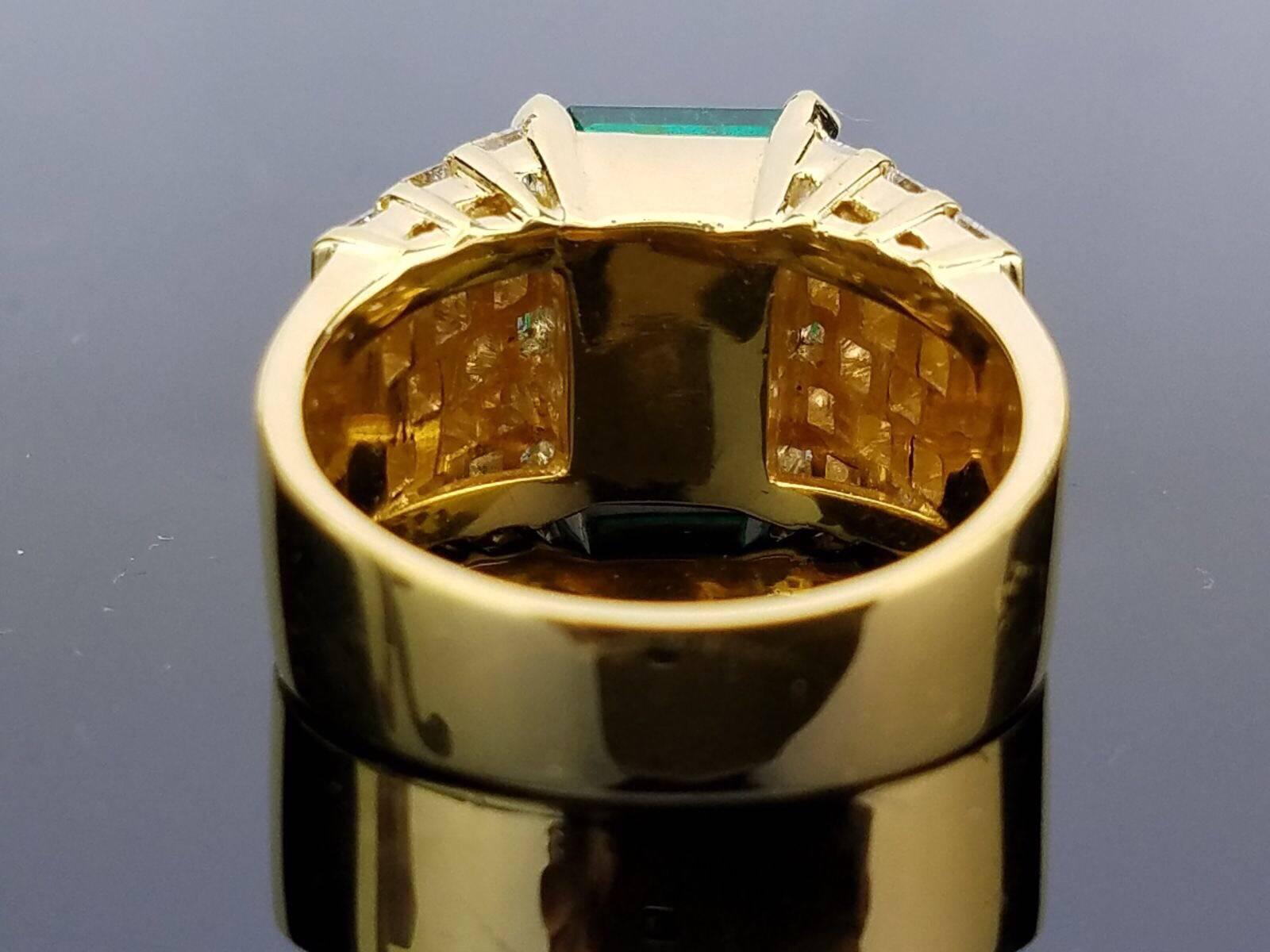 5.61 Carat Colombian Emerald and Diamond Cocktail Ring In Excellent Condition In Bangkok, Thailand