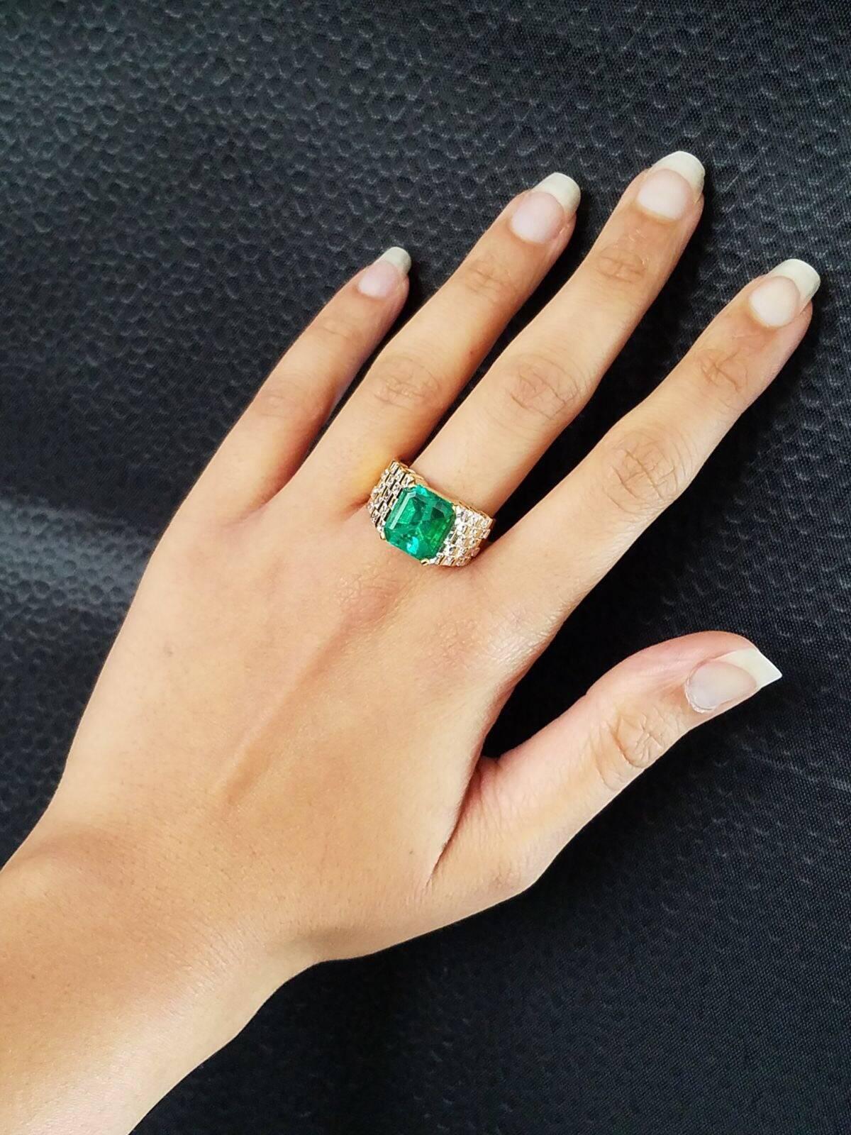 Women's or Men's 5.61 Carat Colombian Emerald and Diamond Cocktail Ring