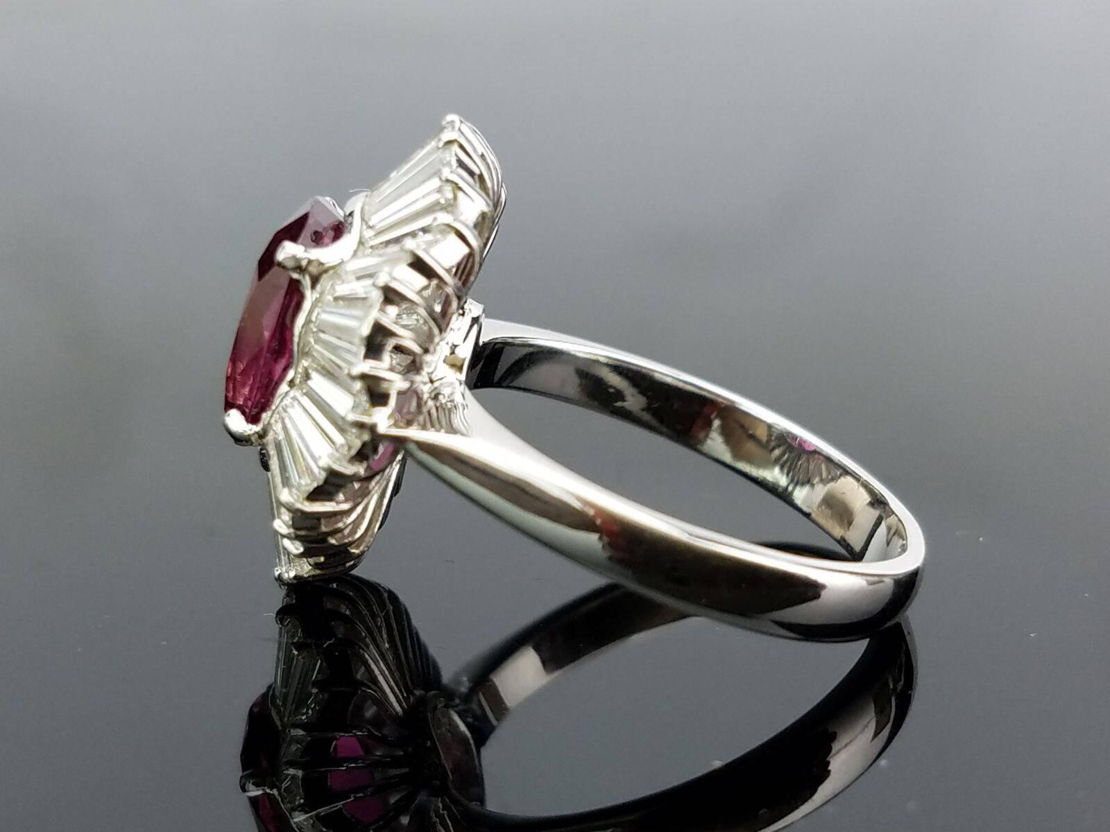 Classic Pink Sapphire and Diamond Art Deco Style Cocktail Ring In New Condition In Bangkok, Thailand