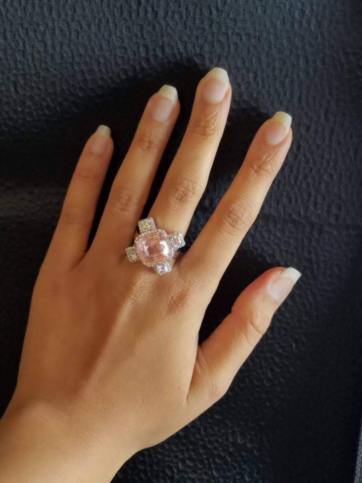Certified 13.55 Carat Padparadscha and Diamond Cocktail Ring In New Condition In Bangkok, Thailand