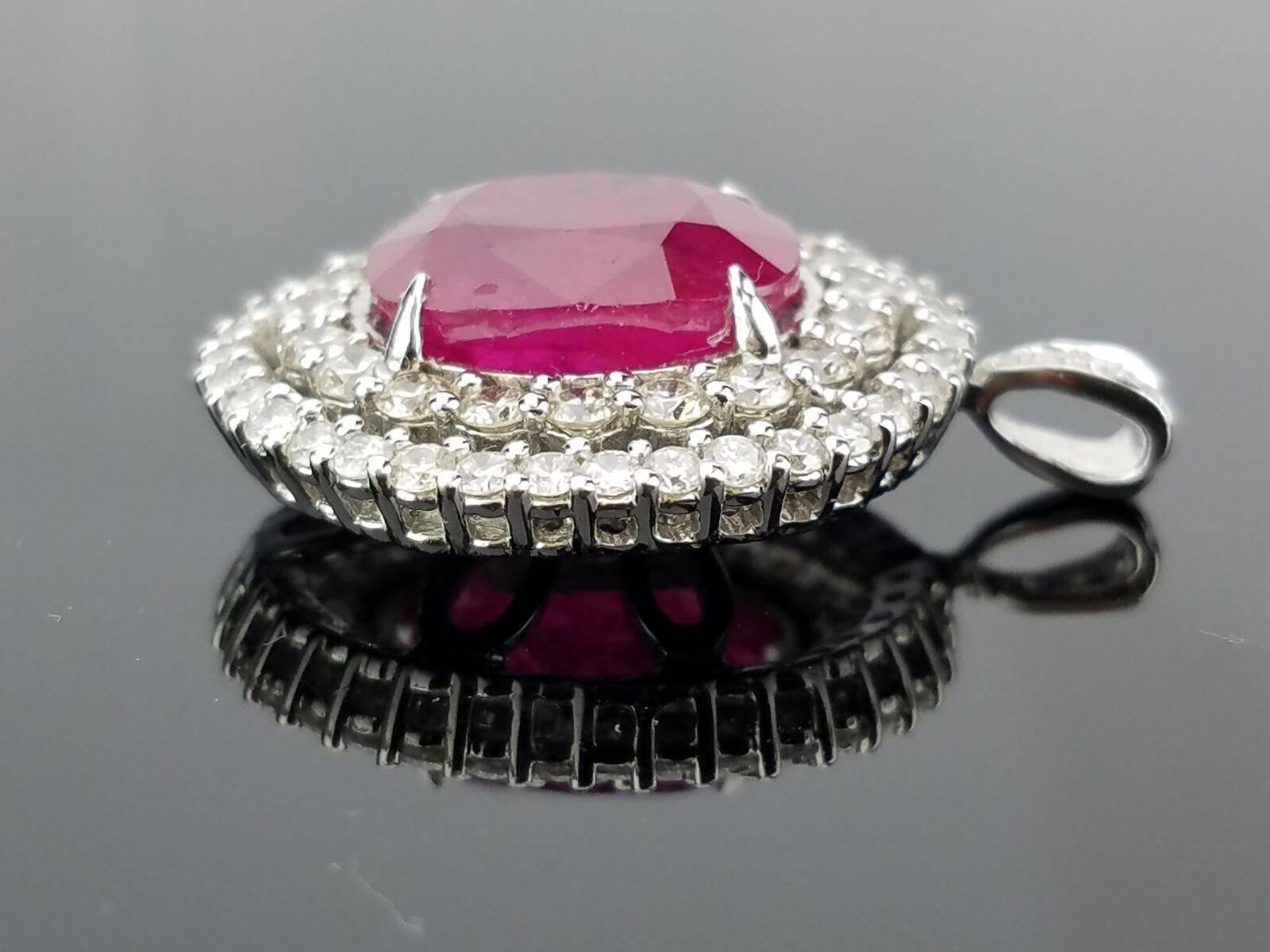 Classic oval cut African Ruby pendant, ornamented with brilliant cut white Diamonds, all set in 18K white Gold.

Can provide certificate upon request.  
Can provide cleaning/re-polish service before shipping, upon request.
