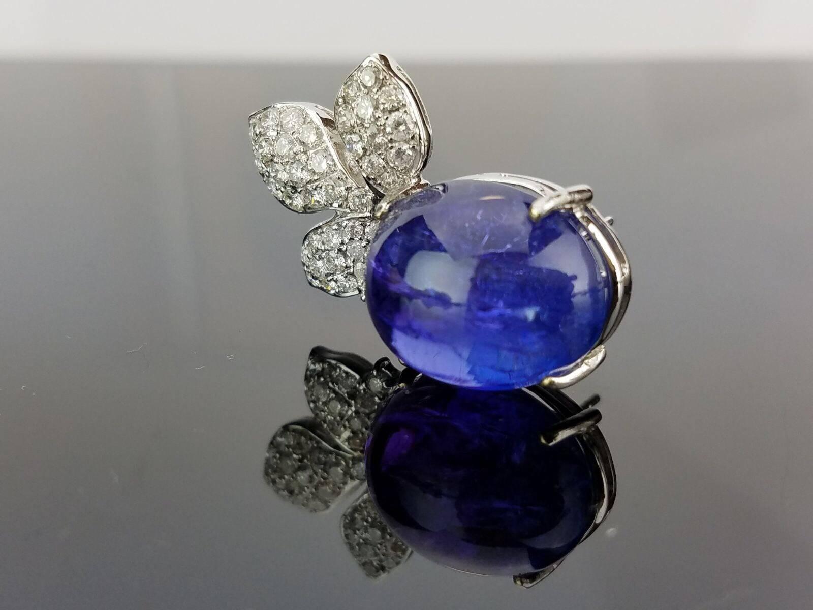 Oval Cabochon Tanzanite and Diamond 18 Karat Gold Stud Earrings In Excellent Condition In Bangkok, Thailand