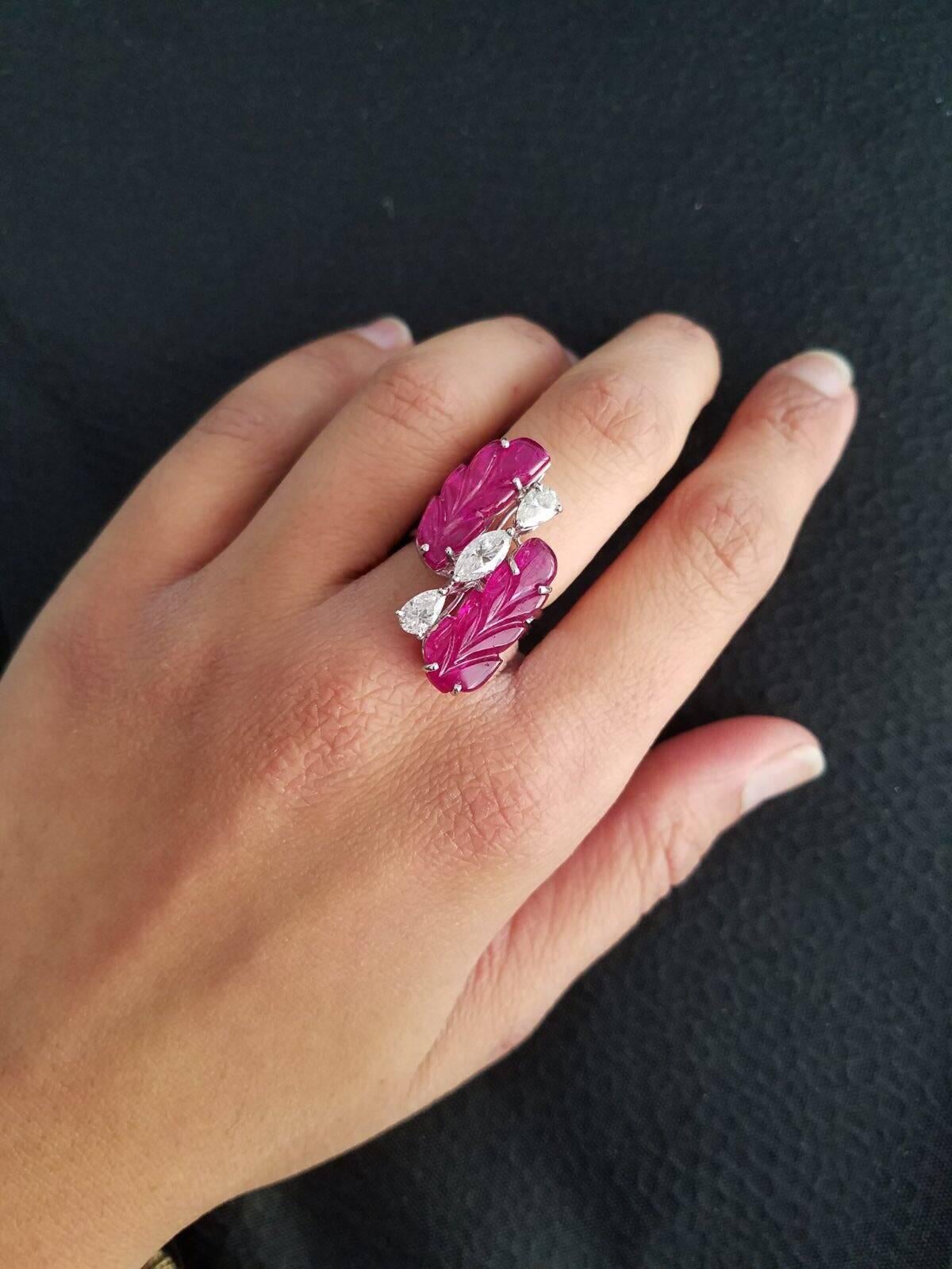 Carved Ruby and Diamond Cocktail Ring In New Condition In Bangkok, Thailand