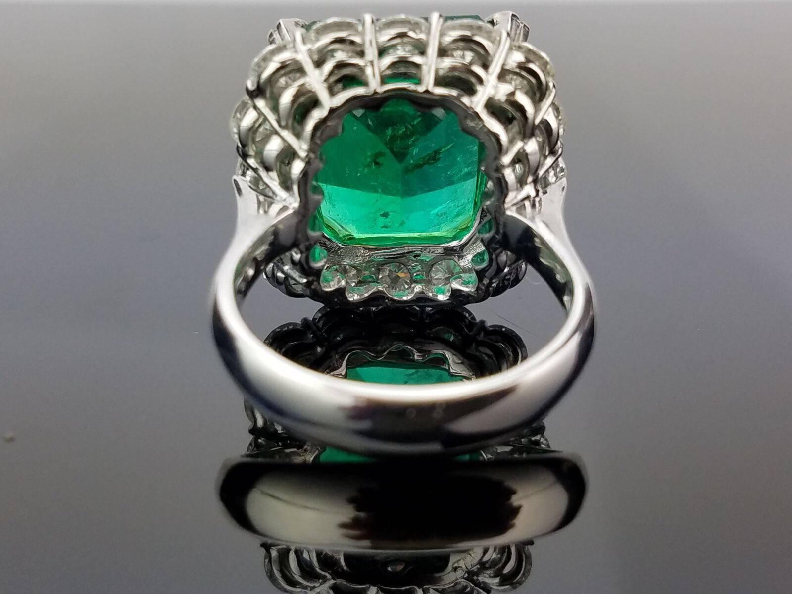 Art Deco GRS Certified 15.86 Carat Colombian Emerald and Diamond Cocktail Ring