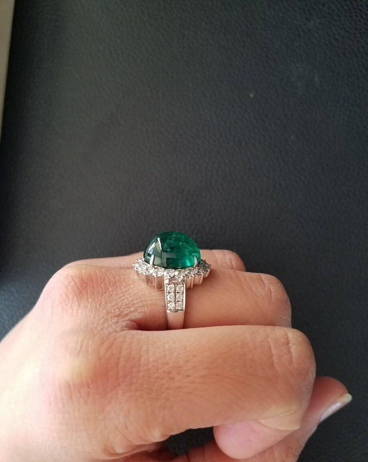8.35 Carat Emerald Cabochon and Diamond Cocktail Ring For Sale 1