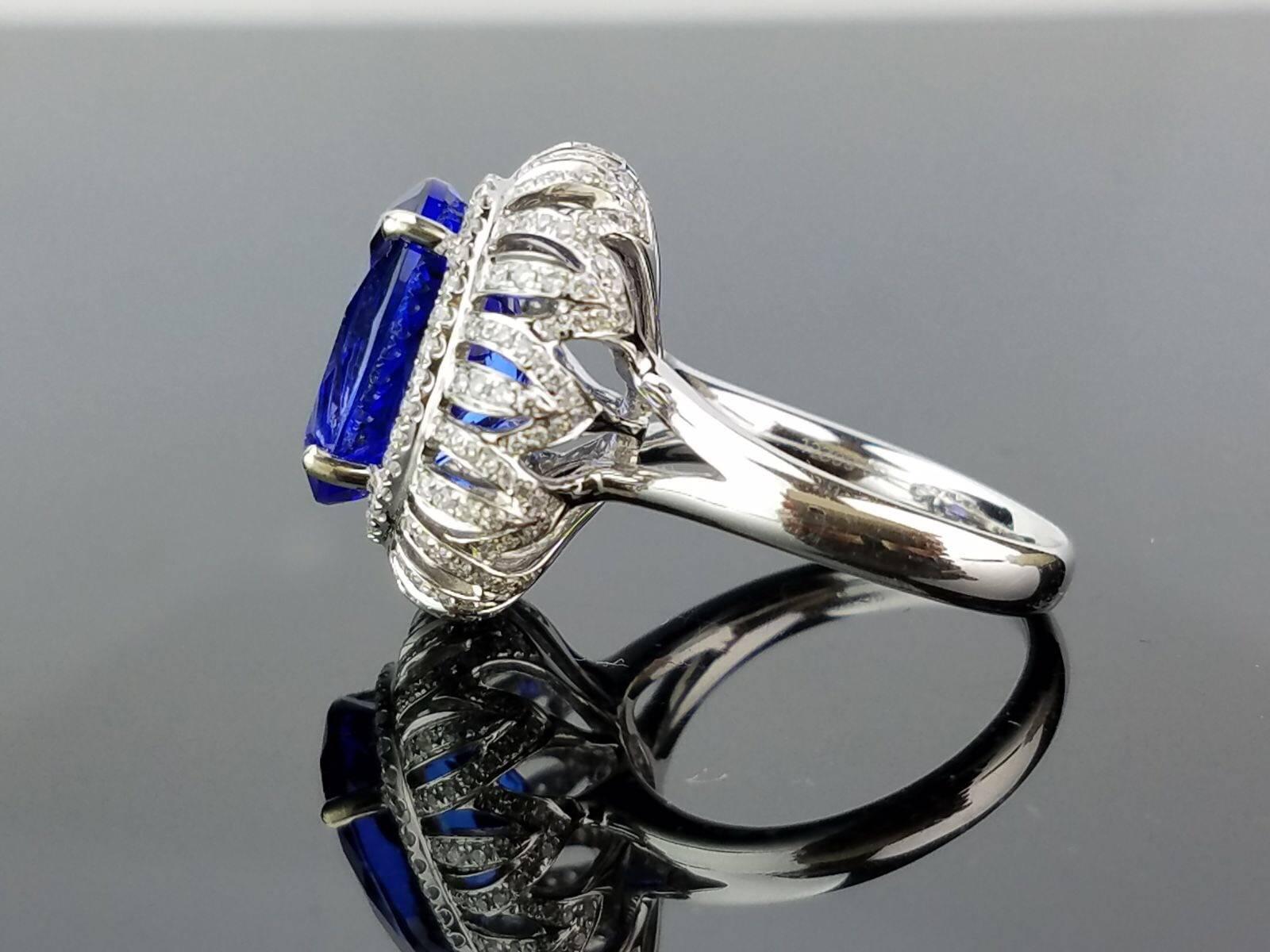 10.78 Carat Oval Tanzanite and White Diamond Cocktail Ring In New Condition For Sale In Bangkok, Thailand