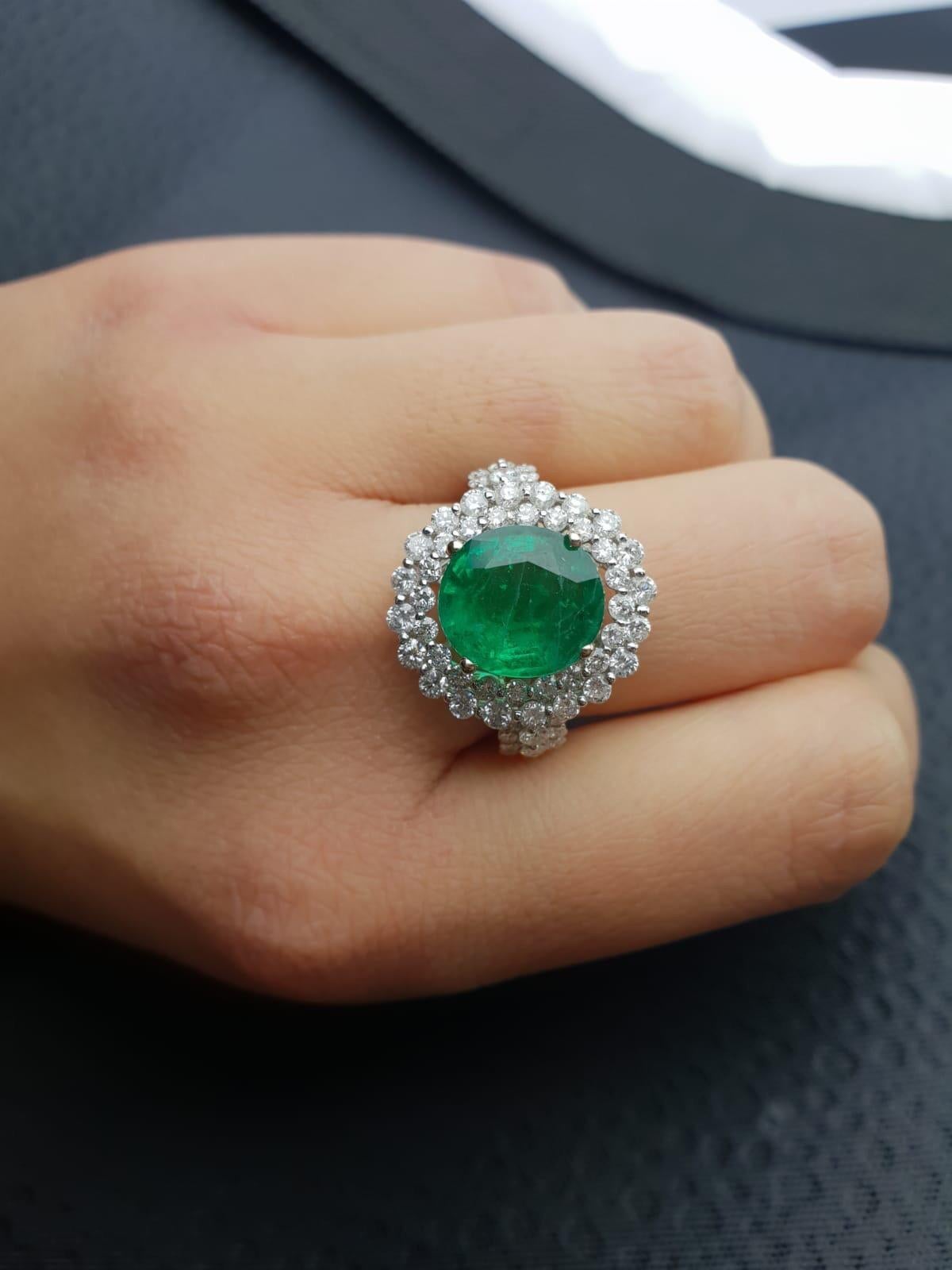 Women's 3.74 Carat Emerald and Diamond 18 Karat Gold Cocktail Ring For Sale