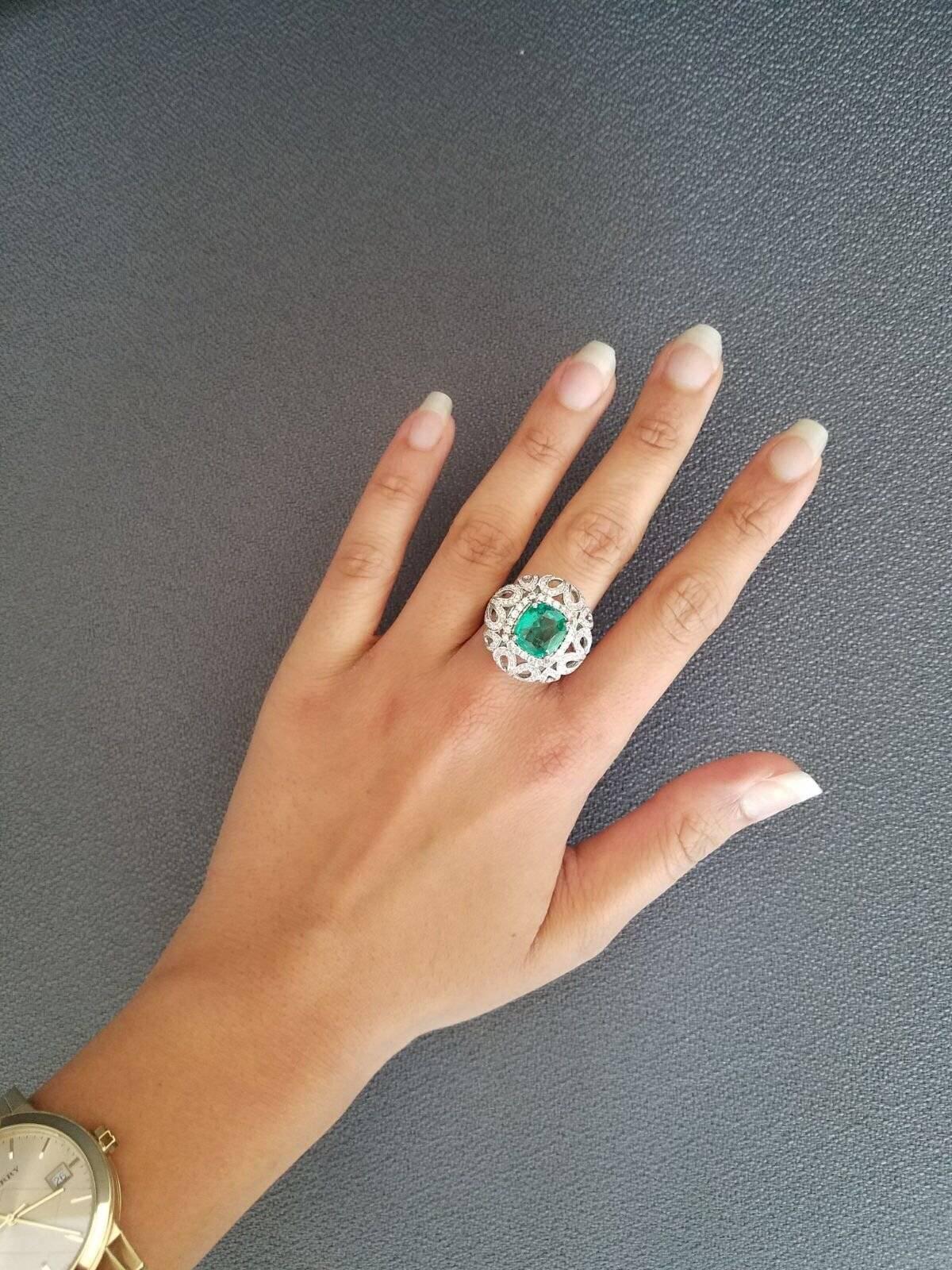 Cushion Cut Zambian Emerald and Diamond Cocktail Ring In New Condition For Sale In Bangkok, Thailand
