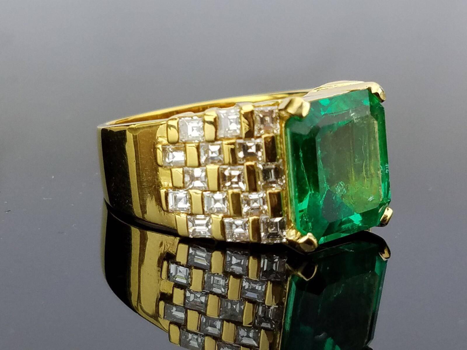 Art Deco 5.61 Carat Colombian Emerald and Diamond Unisex Ring