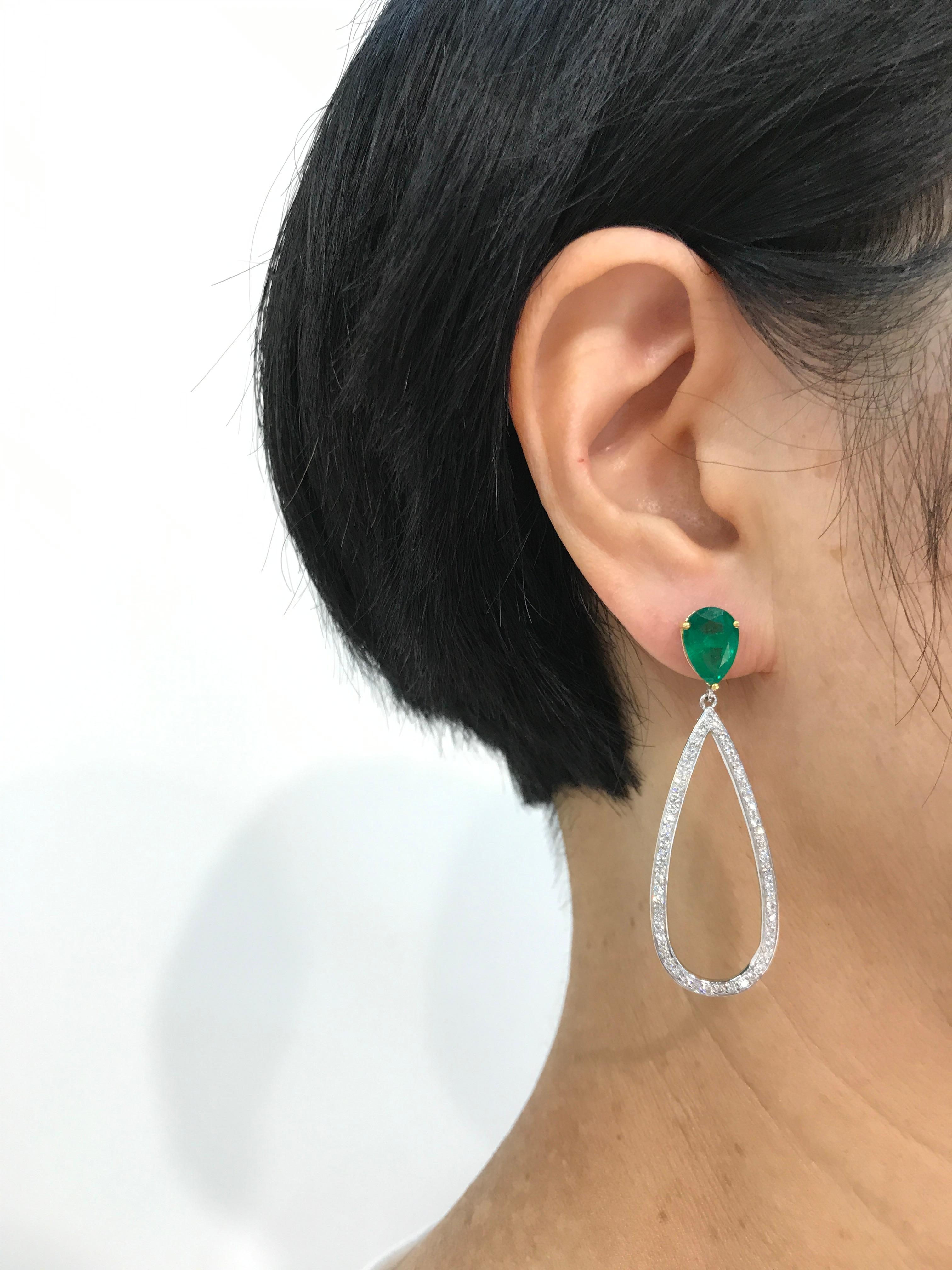 A pair of very modern and stylish dangling earrings using top quality Zambian Emeralds and White Diamonds with piush-pull backing, all set in 18K white gold.   

Stone Details:  
Stone: Zambian Emerald  
Carat Weight: 2pcs / 4.41 Carats 

Diamond