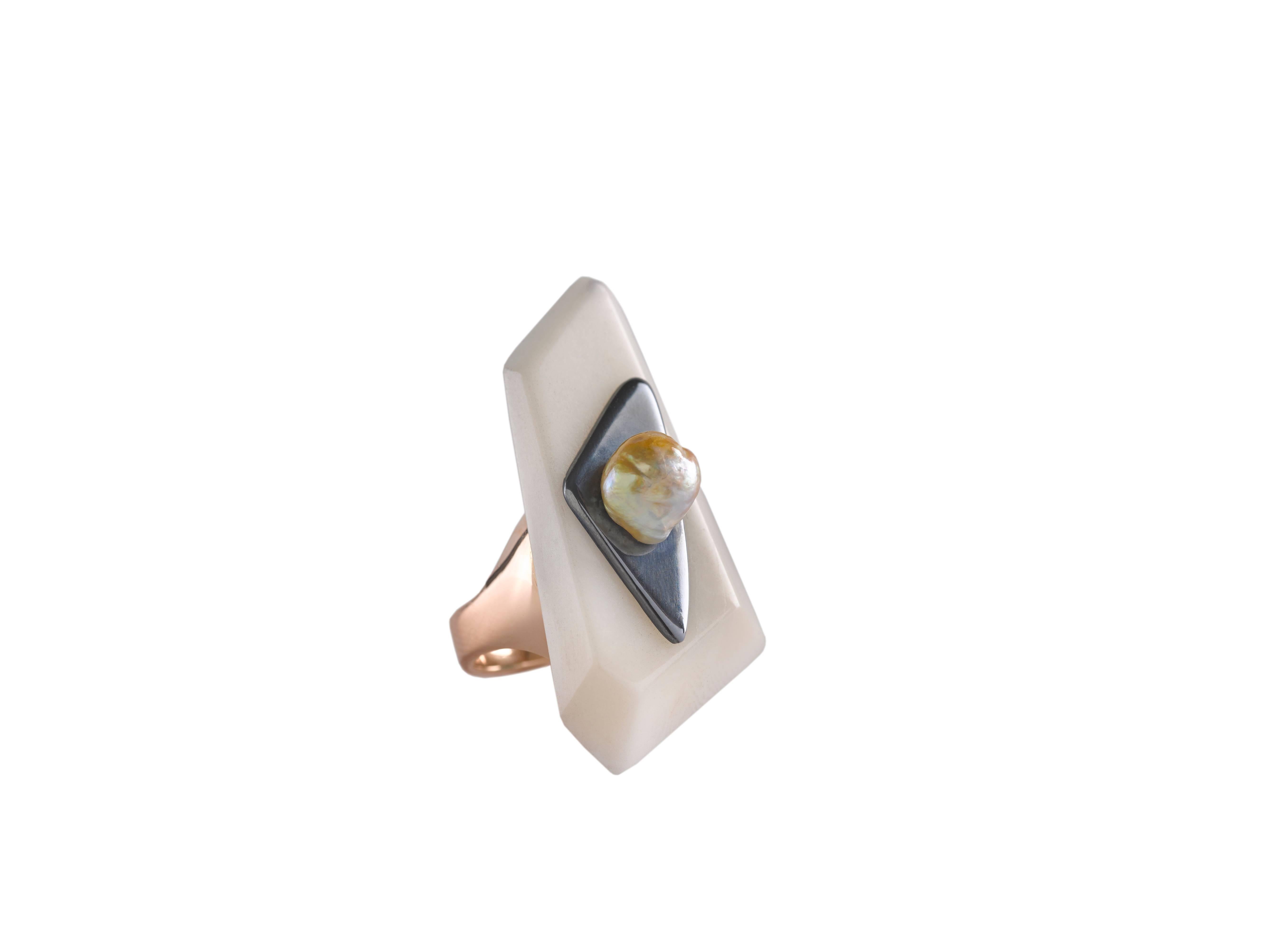 This regal MATAR hand-carved sculptural ring celebrates the beauty of Bahrain’s rich pearl industry with a large genuine Bahraini high luster baroque pearl centered on a contrasting black polished shakudo overlay with traditional niage patina. 
The