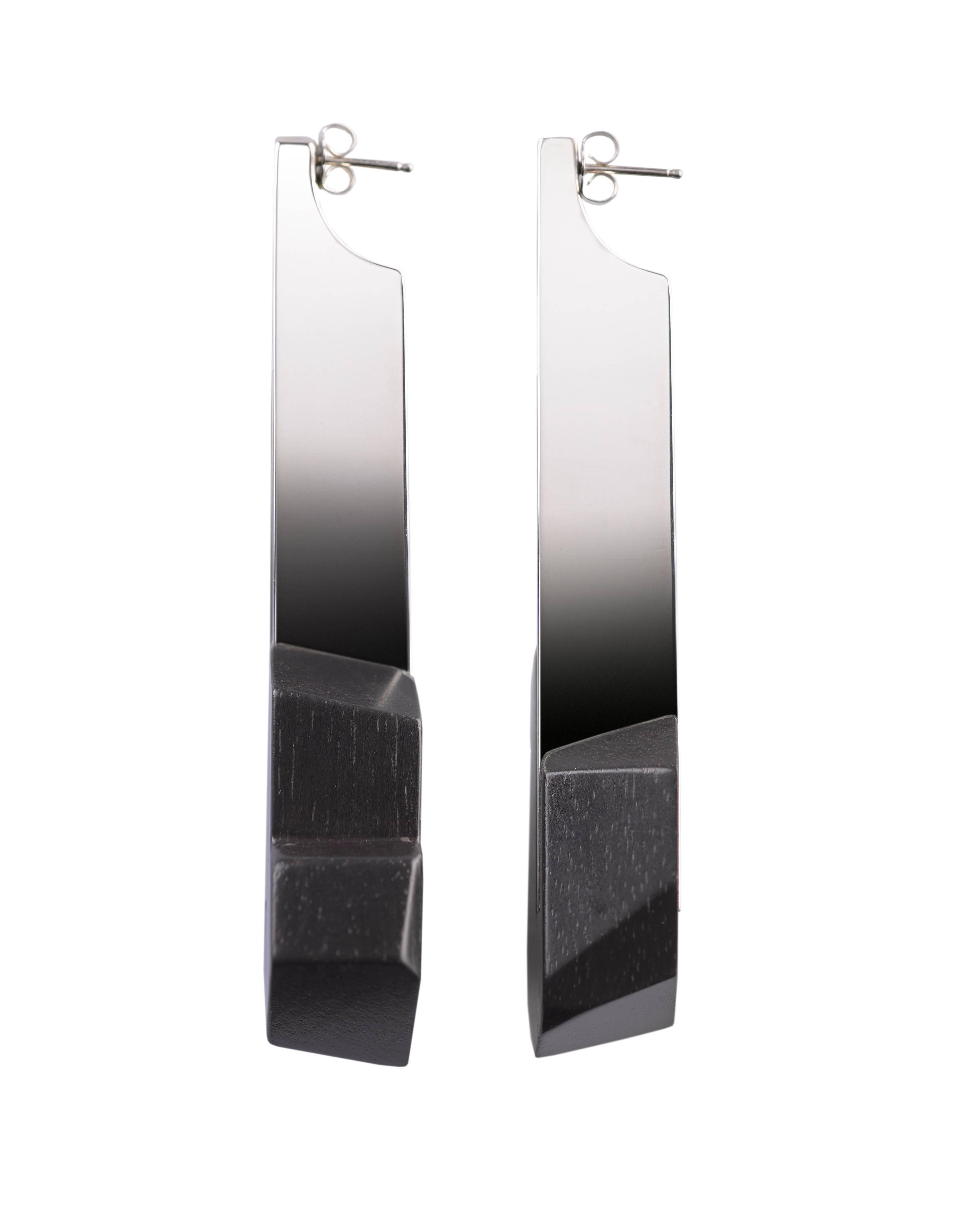 Matar Modern Silver Reflective Sculptural Jet Black Ebony Dangle Earrings  In New Condition For Sale In Manama, BH