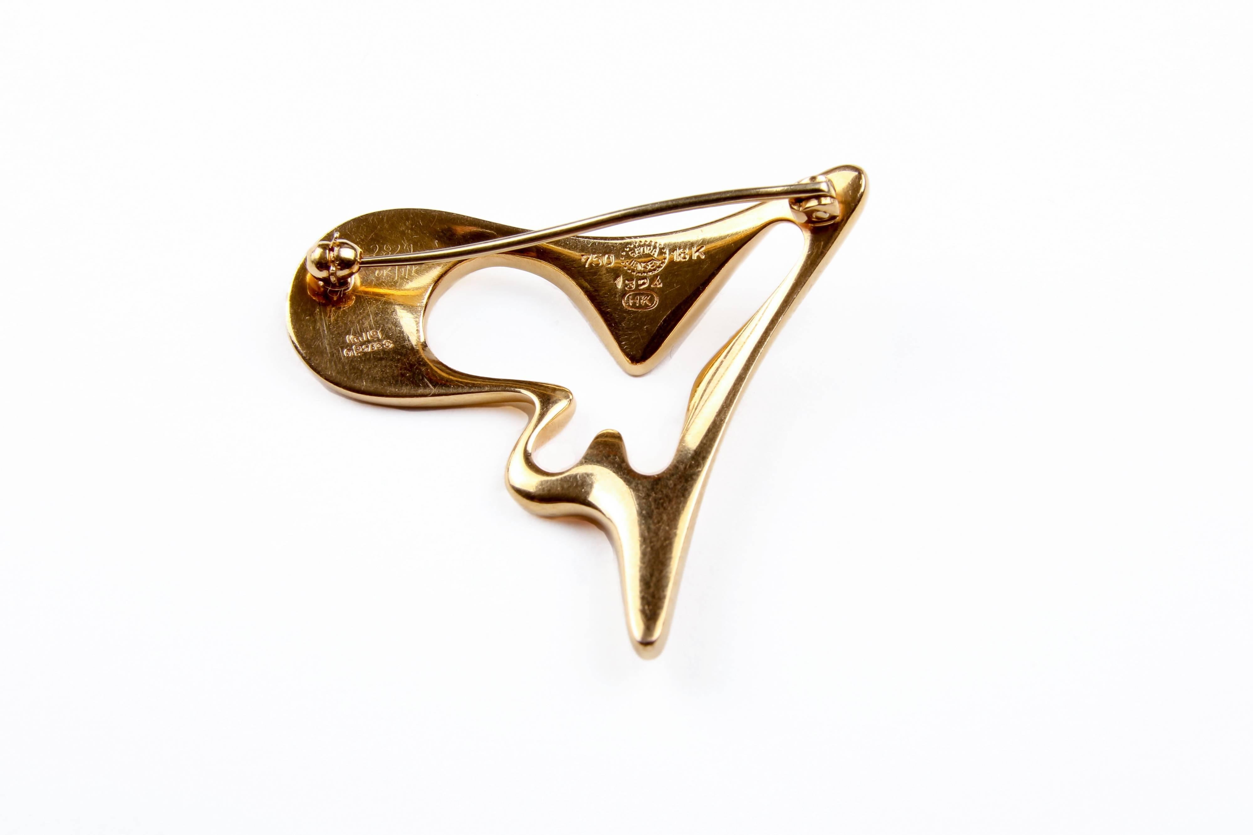 A rare Georg Jensen 18carat gold Splash brooch by Henning Koppel. This is designed as a shaped abstract with an open centre. Signed Georg Jensen 1324 750 18K. import mark for London, 1983. Length 4.1cms. Weight 15.8 gms. The brooch closes with a