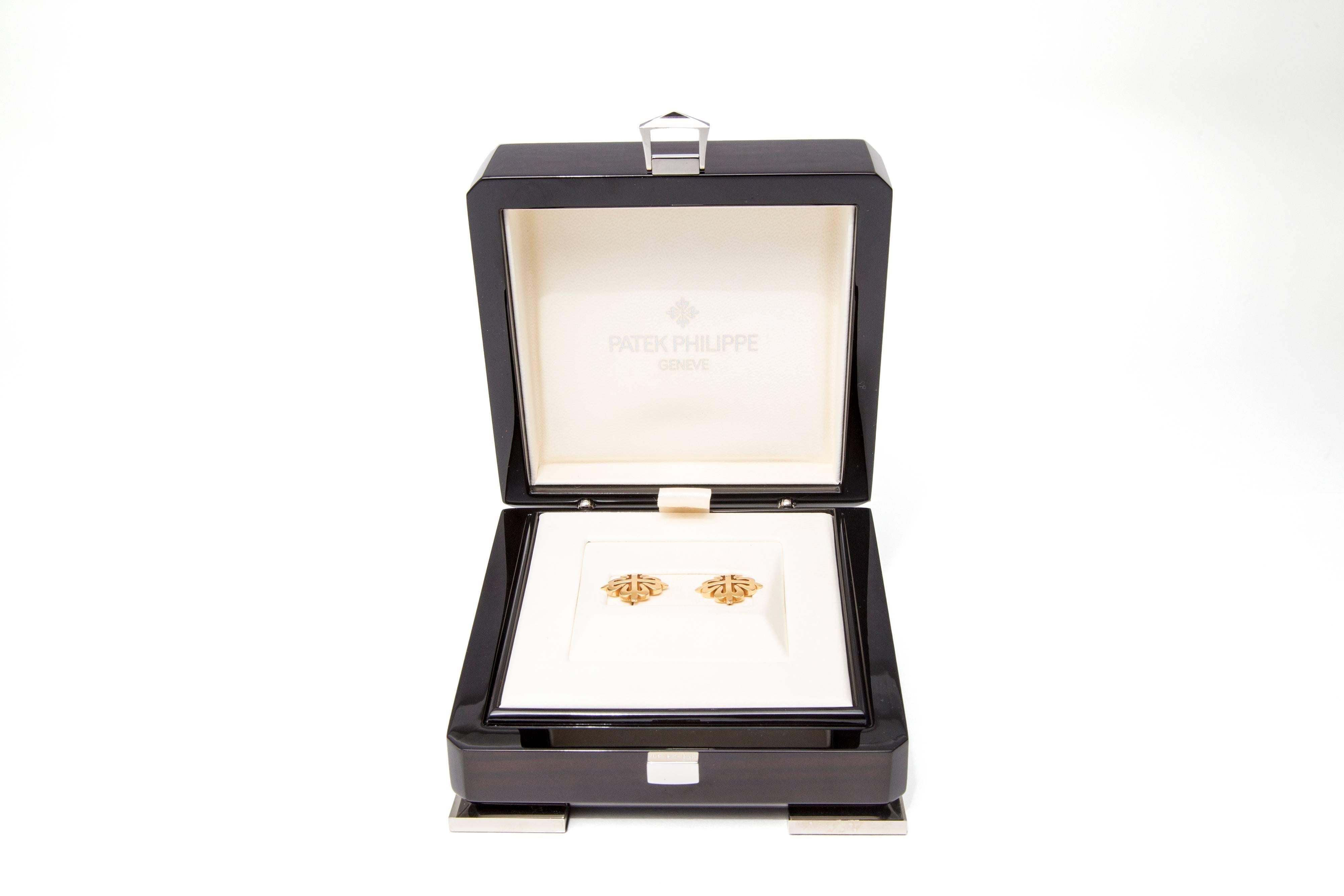 Patek Philippe 18 Carat Gold Calatrava Cross Cufflinks In Good Condition In Dorset, GB