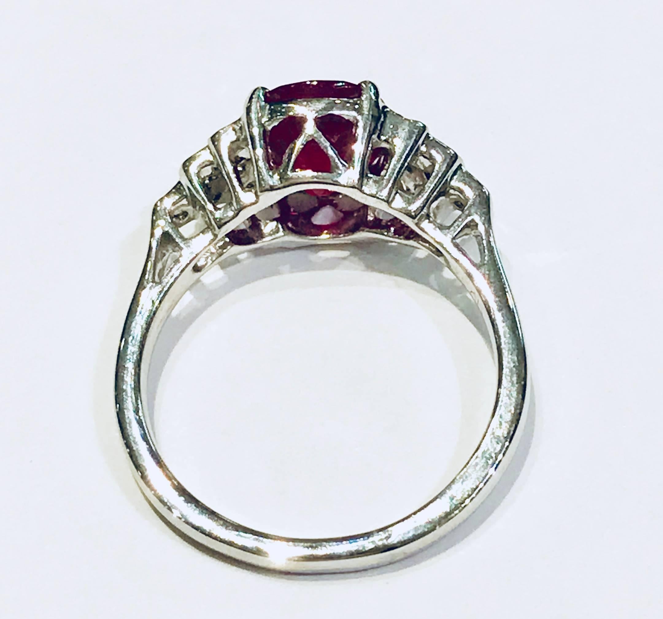 The Andeole  Ruby Ring is in 18 carat white gold with palladium, set with a central cushion cut ruby weighing 2,08 carats shouldered by 0,19 total carats of brillant cut diamonds, EVVS.
The basket under the center stone in hand made with an antique