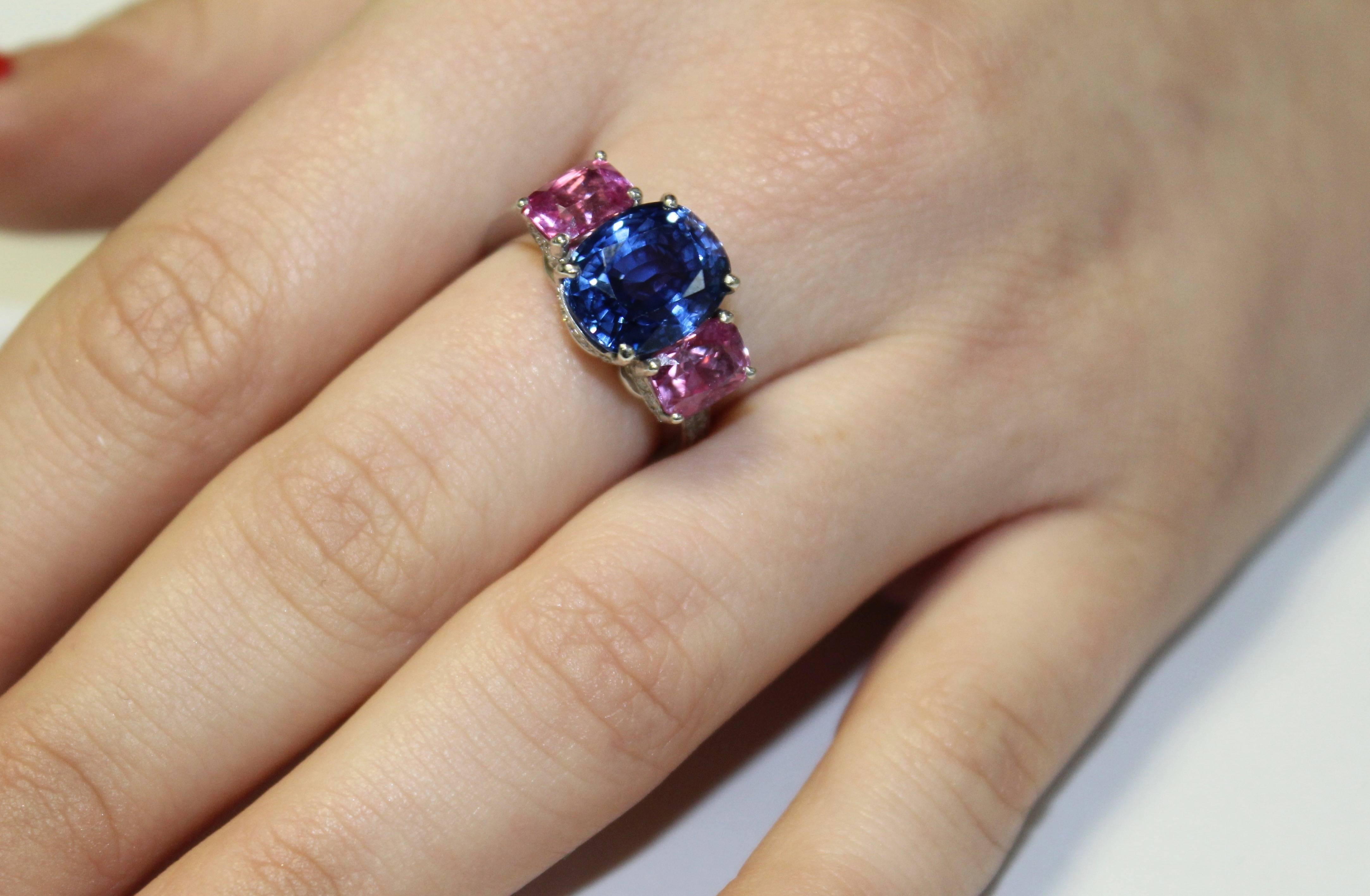 Clarisse White Gold Sapphire Ring In Excellent Condition For Sale In Paris, FR