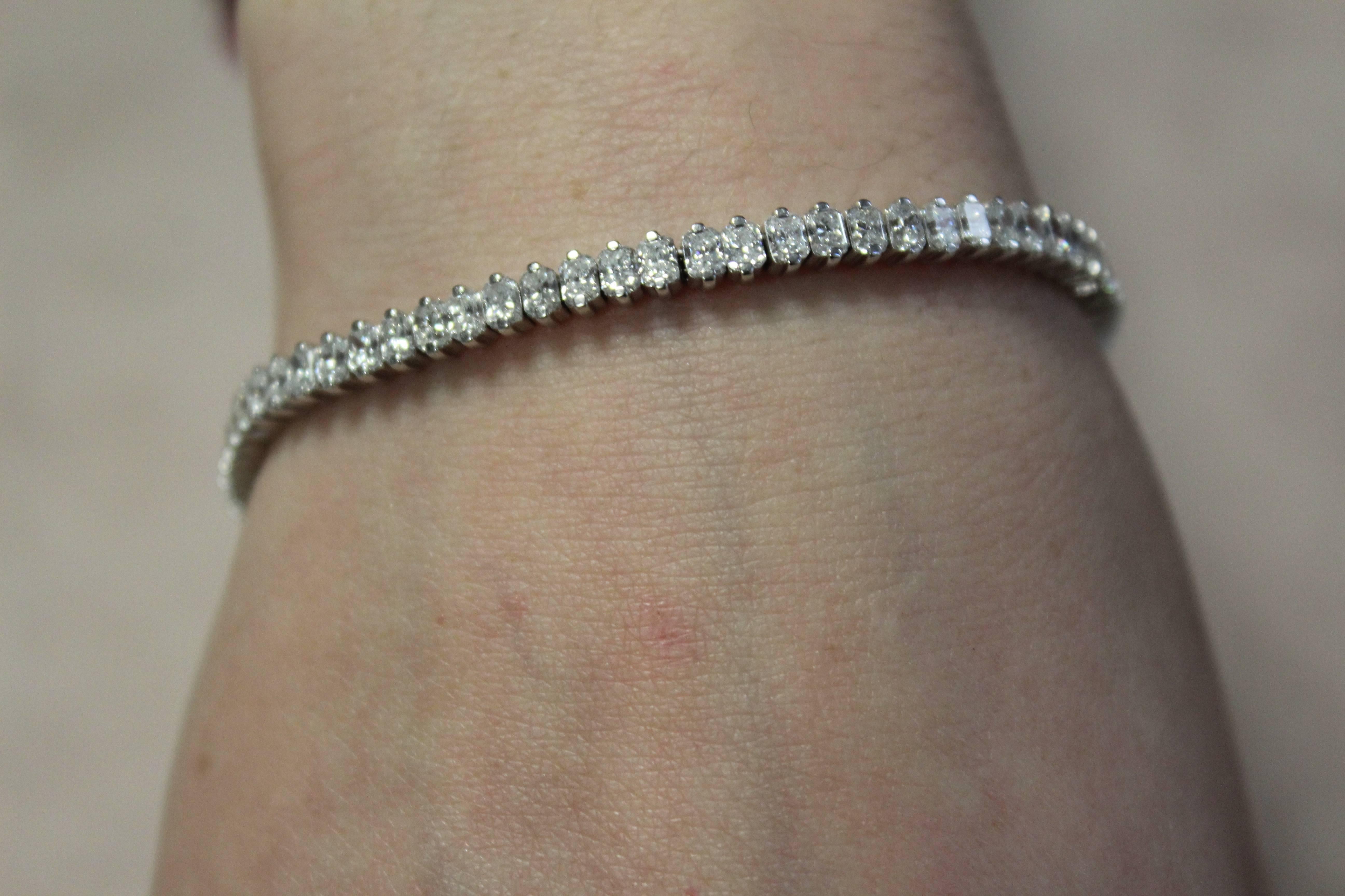 Emerald Cut Diamond Tennis Bracelet In Excellent Condition For Sale In Paris, FR