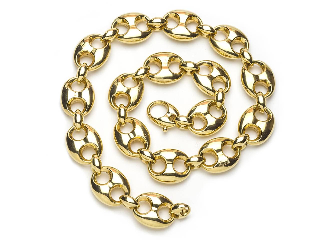 18k gold link necklace. Signed GUCCI MADE IN ITALY.