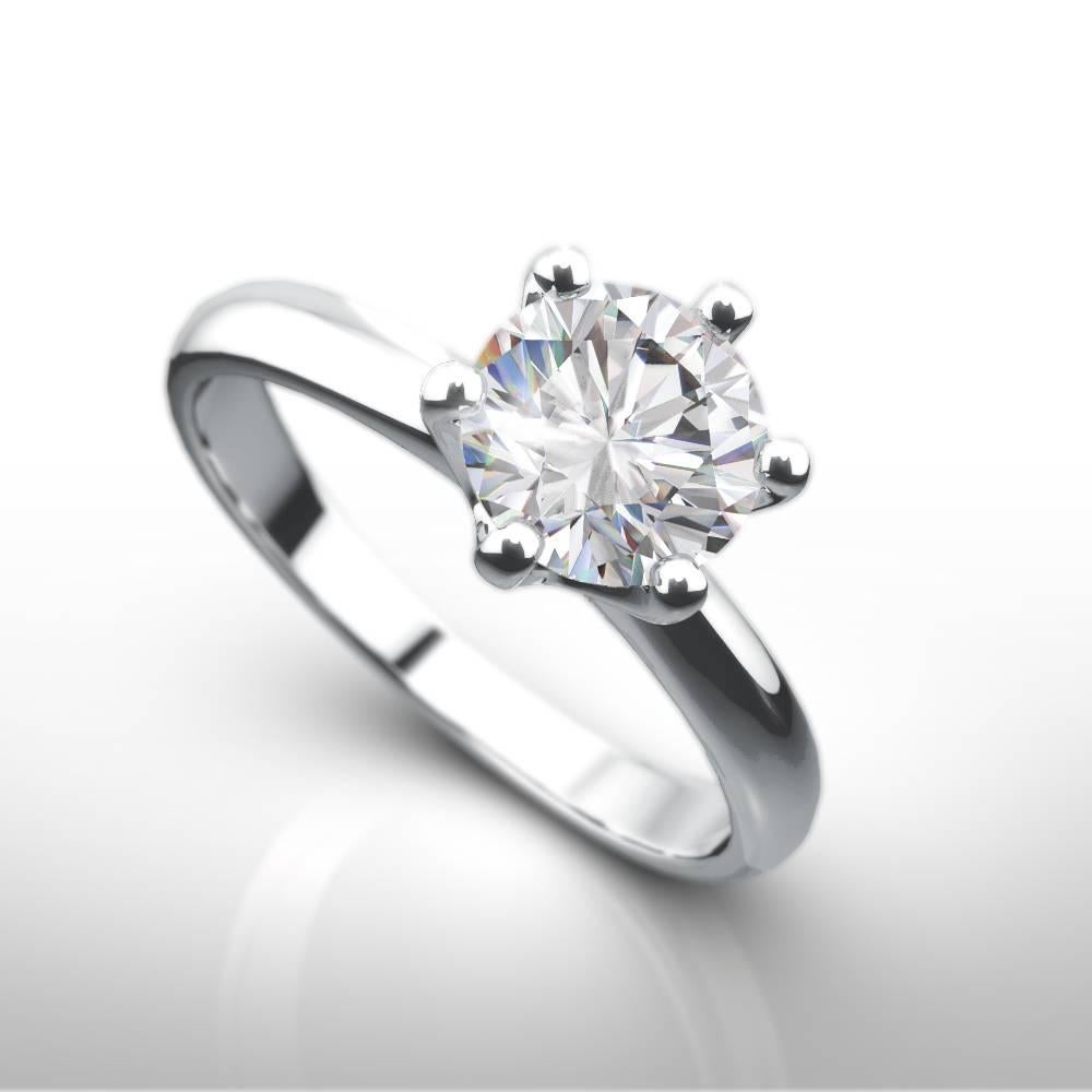 White Gold 1 Carat Round Diamond Tiffany & Co. Style Solitaire Engagement Ring In New Condition For Sale In London, GB
