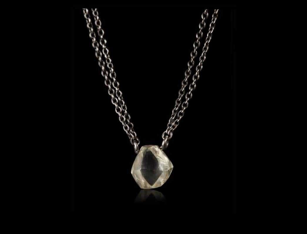 1.52 Carat Rough White Diamond Black Rhodium White Gold Pendant Necklace In New Condition For Sale In Copenhagen, DK