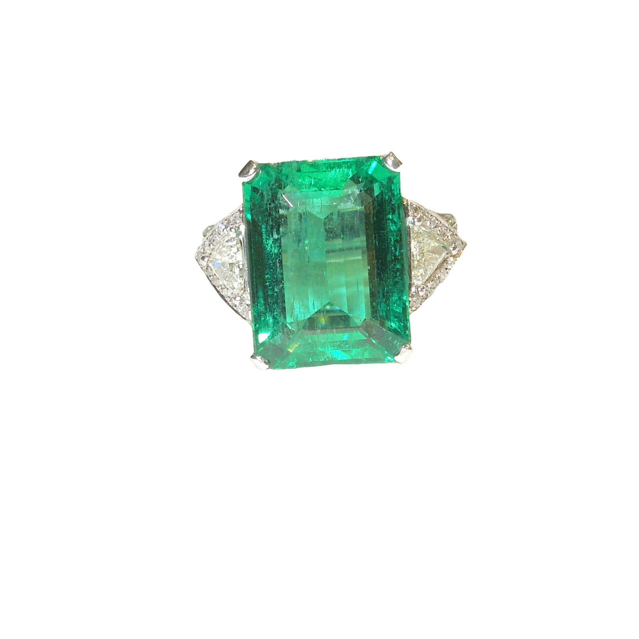 Emerald Diamond Platinum Ring In New Condition In Boca Raton, FL