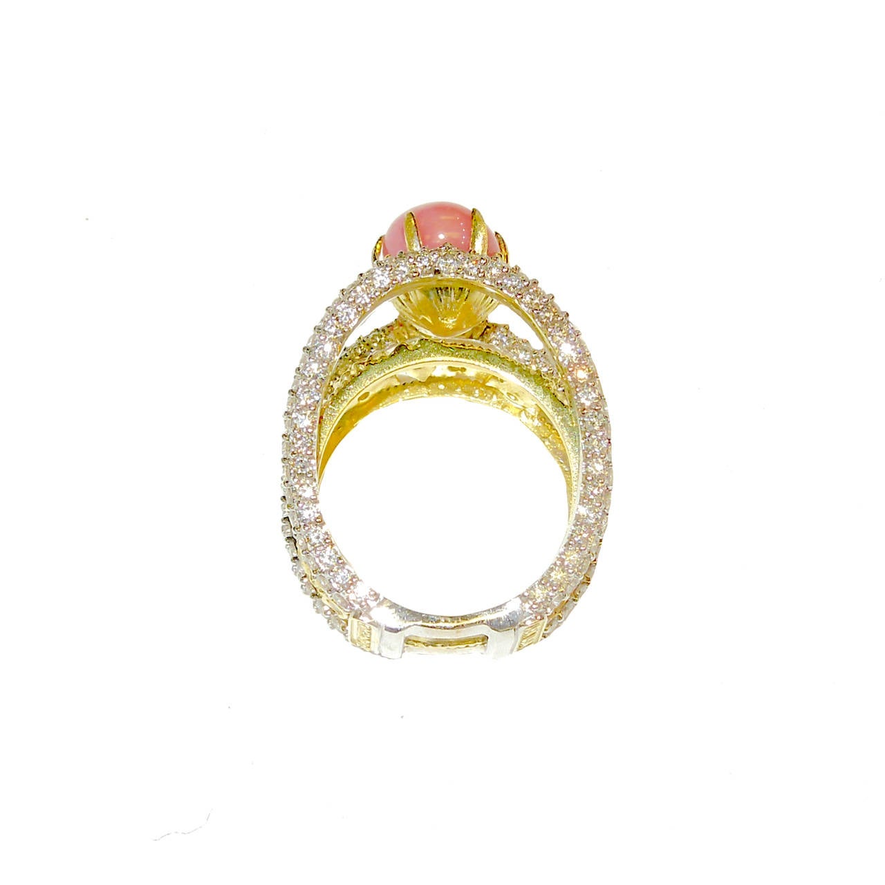 Conch Pearl Ring with Diamonds and Gold In New Condition In Boca Raton, FL