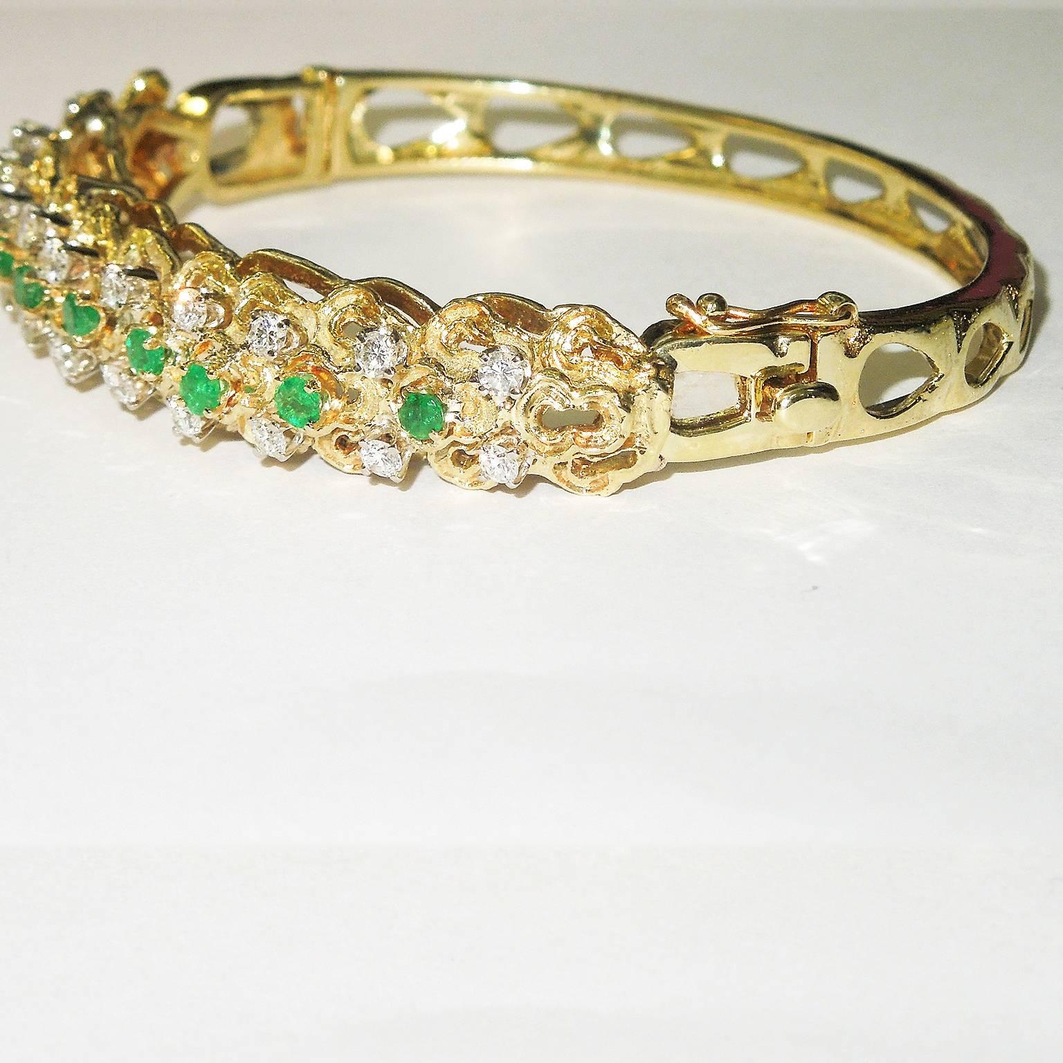 18K Gold Bracelet with Emeralds and Diamonds

apprx. 1.00ct. Zambian Emeralds

1.10ct. Diamonds

28.3g solid 18k Gold 

Size 8

Push Button Clasp with Safety

0.4 inch width

Estate
