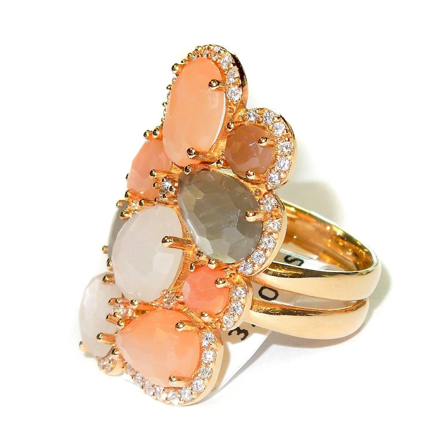 18K Rose Gold Ring with Moonstones and Diamonds

Apprx. 9.00ct. Moonstones

0.43ct. G Color, VS Clarity Diamonds

Double shank ring, so it does not turn on finger.

10.80 grams 18k gold

Size 7.5. Can be sized.

1.2 inch L x 0.7 inch W

Estate